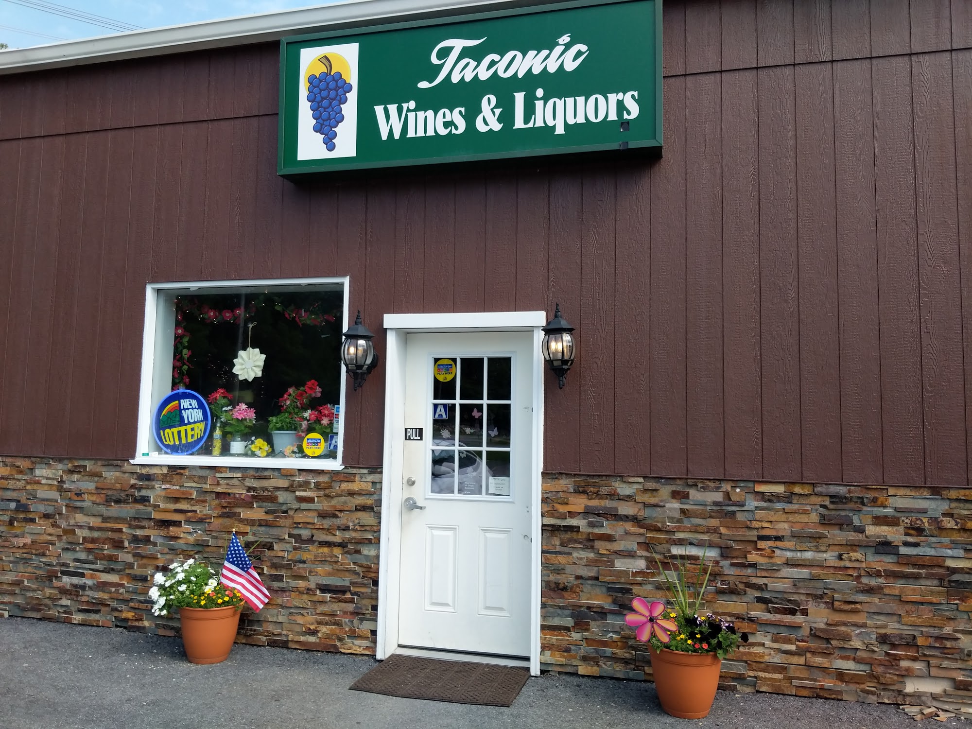 Taconic Wines & Liquors