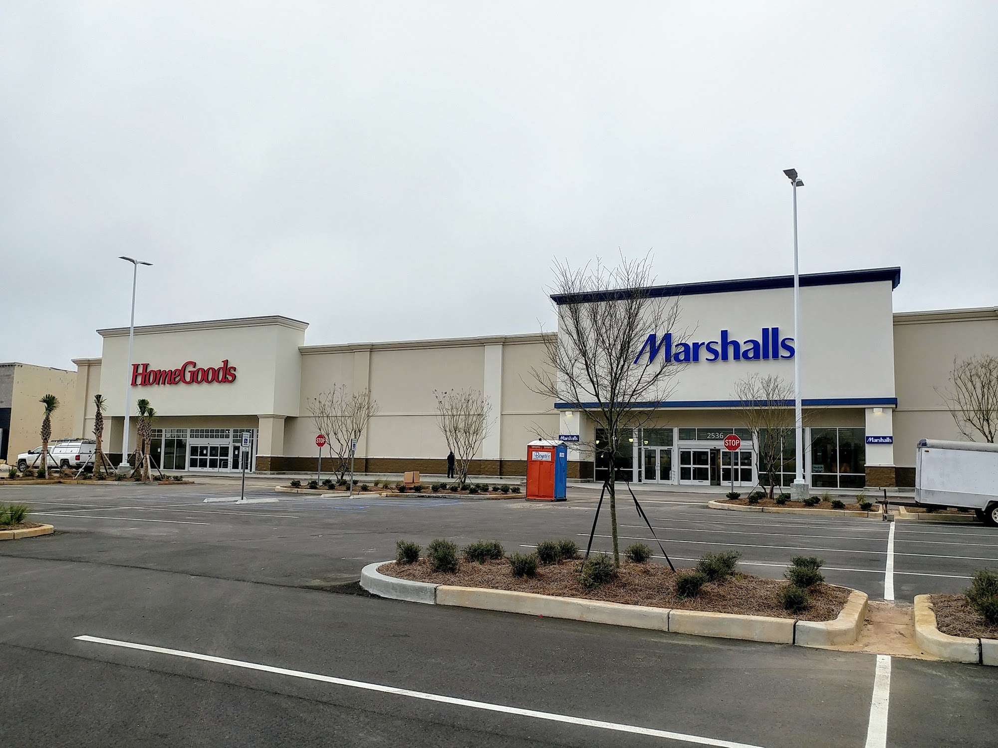 Marshalls & HomeGoods