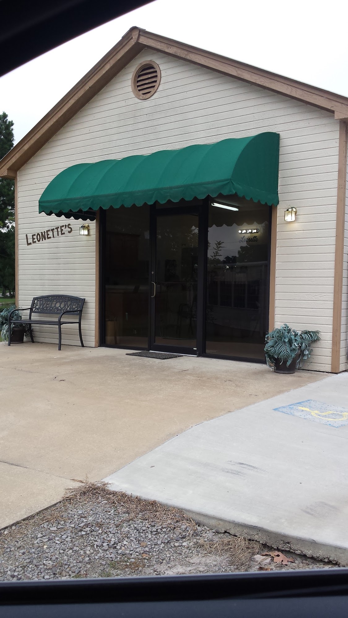 Leonette's 96 Style Shop 1805 Cherokee Ridge Cir, Mansfield Arkansas 72944