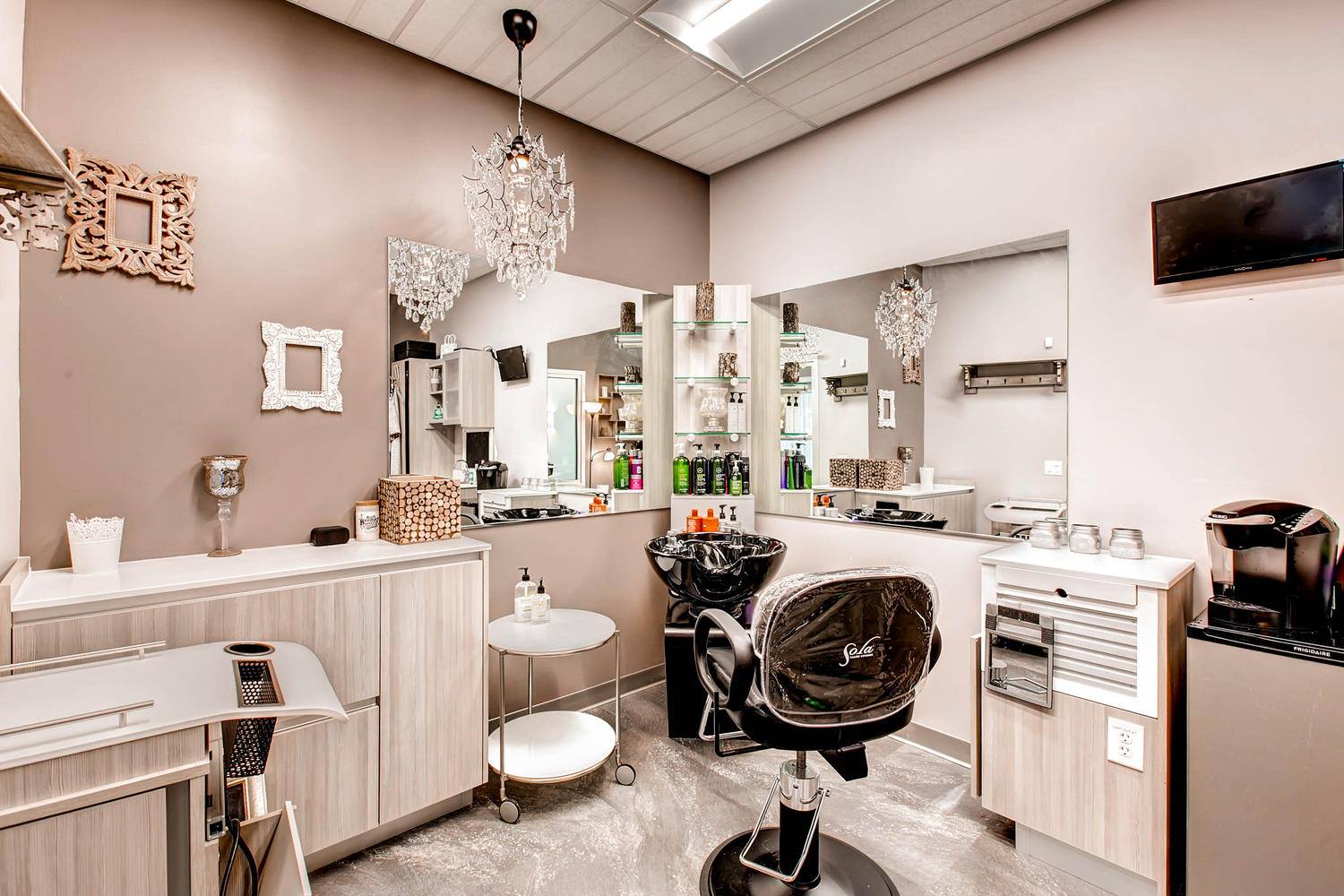 Sola Salon Studios Avondale