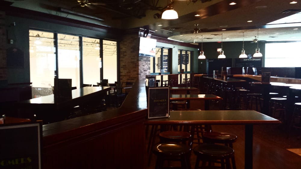 Boomers Bar & Grill - Coquitlam
