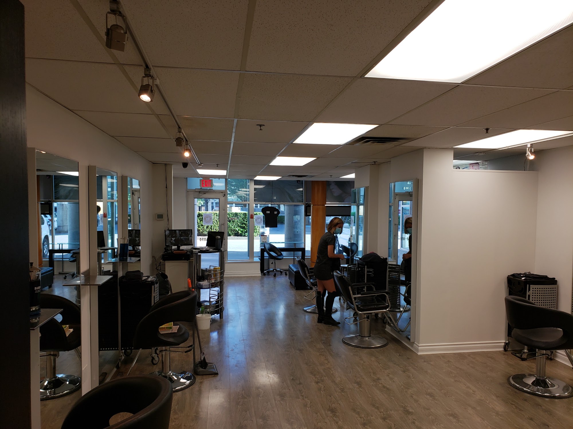 25 Best Hair Salons Near Richmond, BC - 2023 BestProsInTown