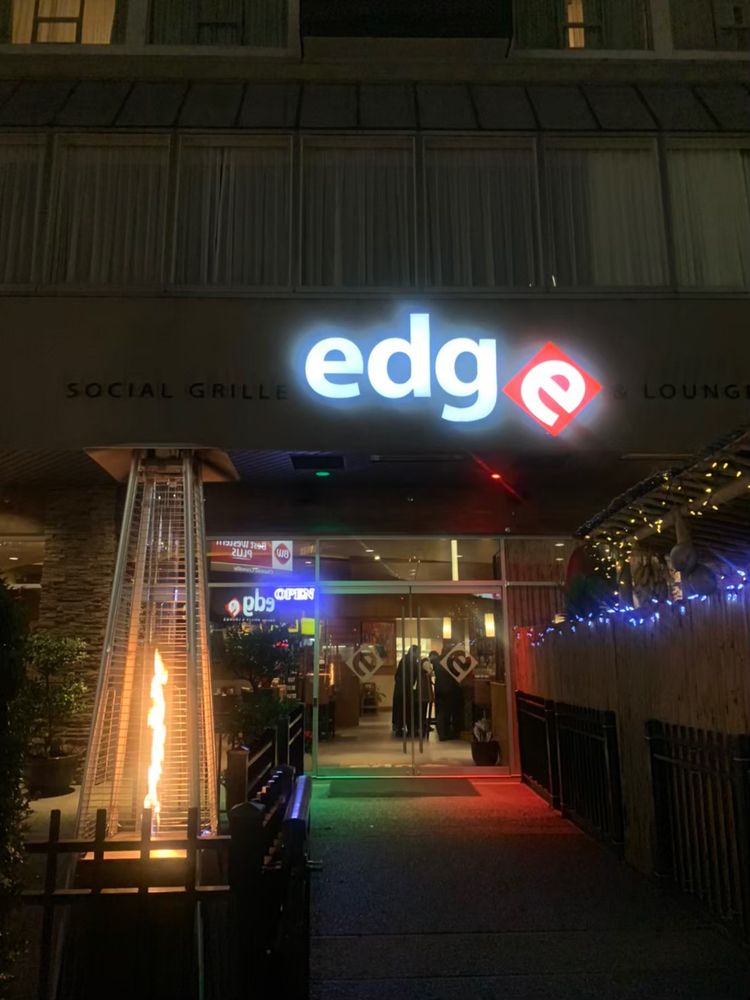 The Edge Social Grille & Lounge