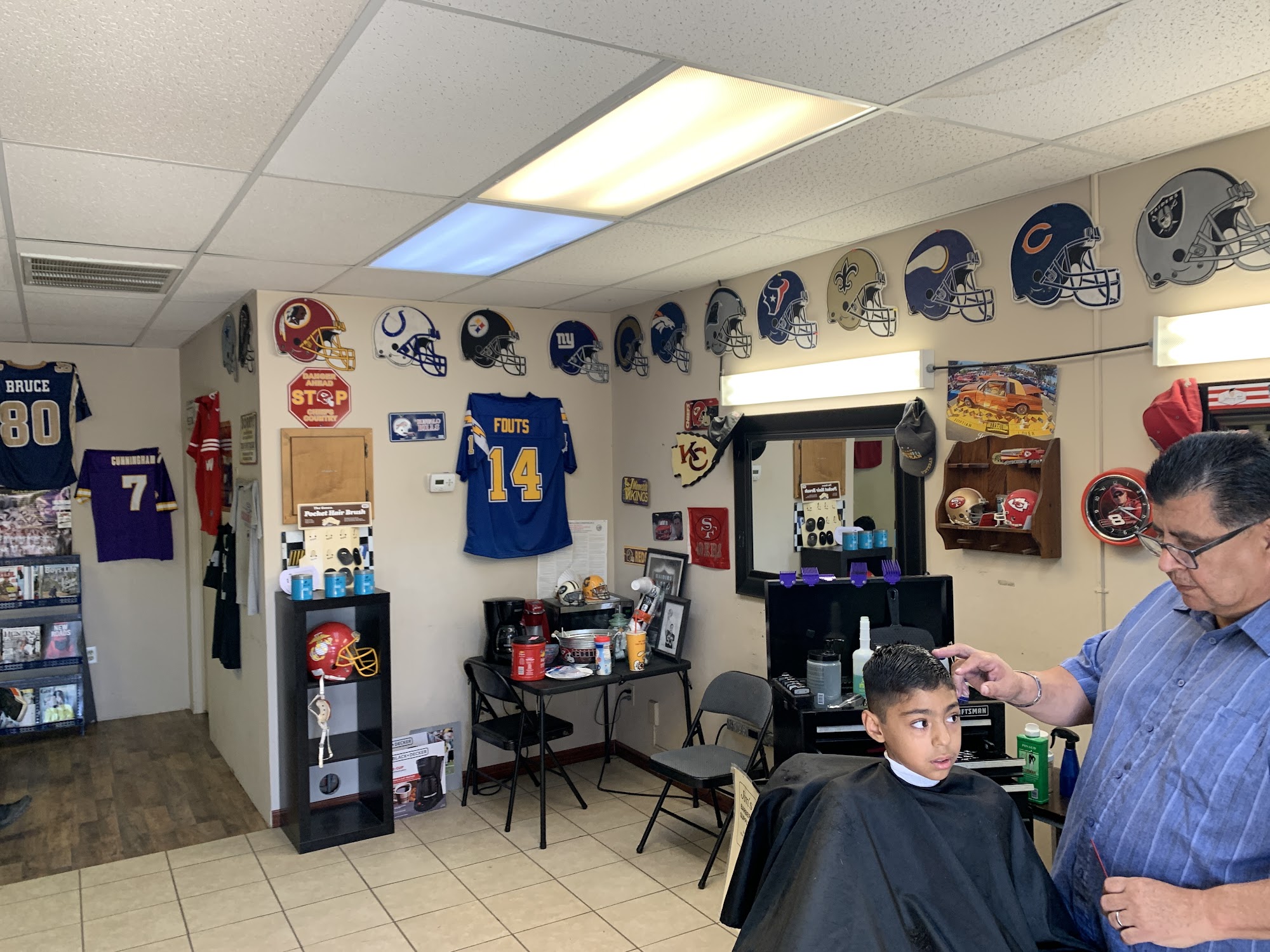 Mondo's Barber Shop 1400 Whitley Ave, Corcoran California 93212