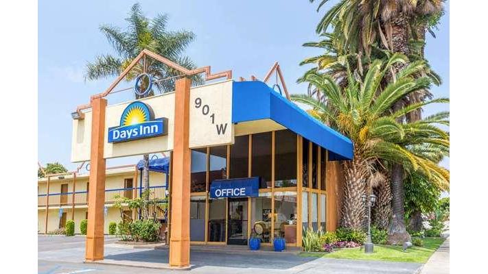 Days Inn Hotel by Wyndham Los Angeles LAX Airport