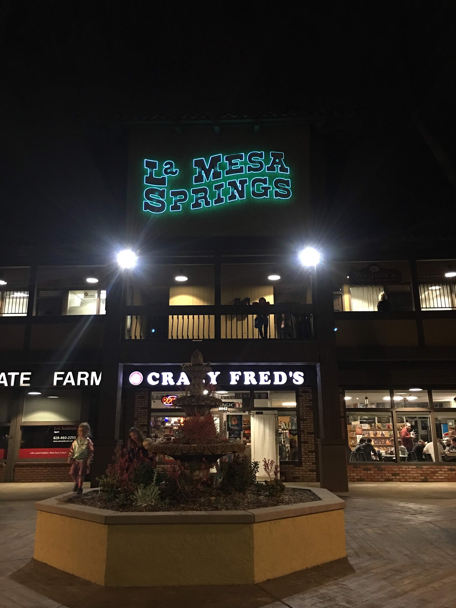 La Mesa Springs Shopping Center