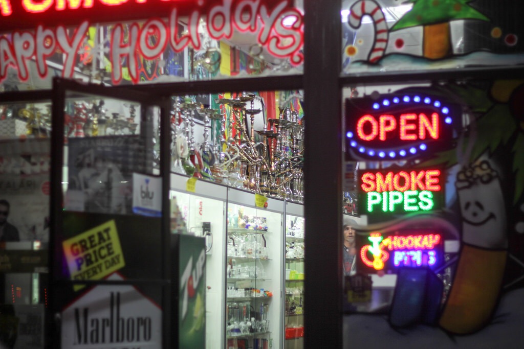 Lomita Smoke Shop