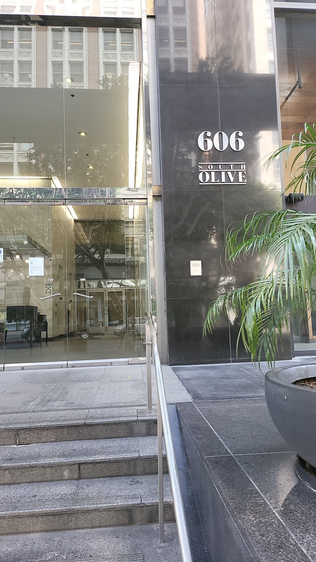 606 South Olive Street Garage