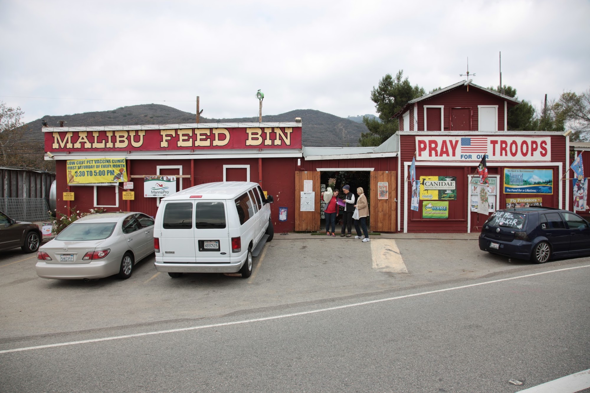 The Malibu Feed Bin
