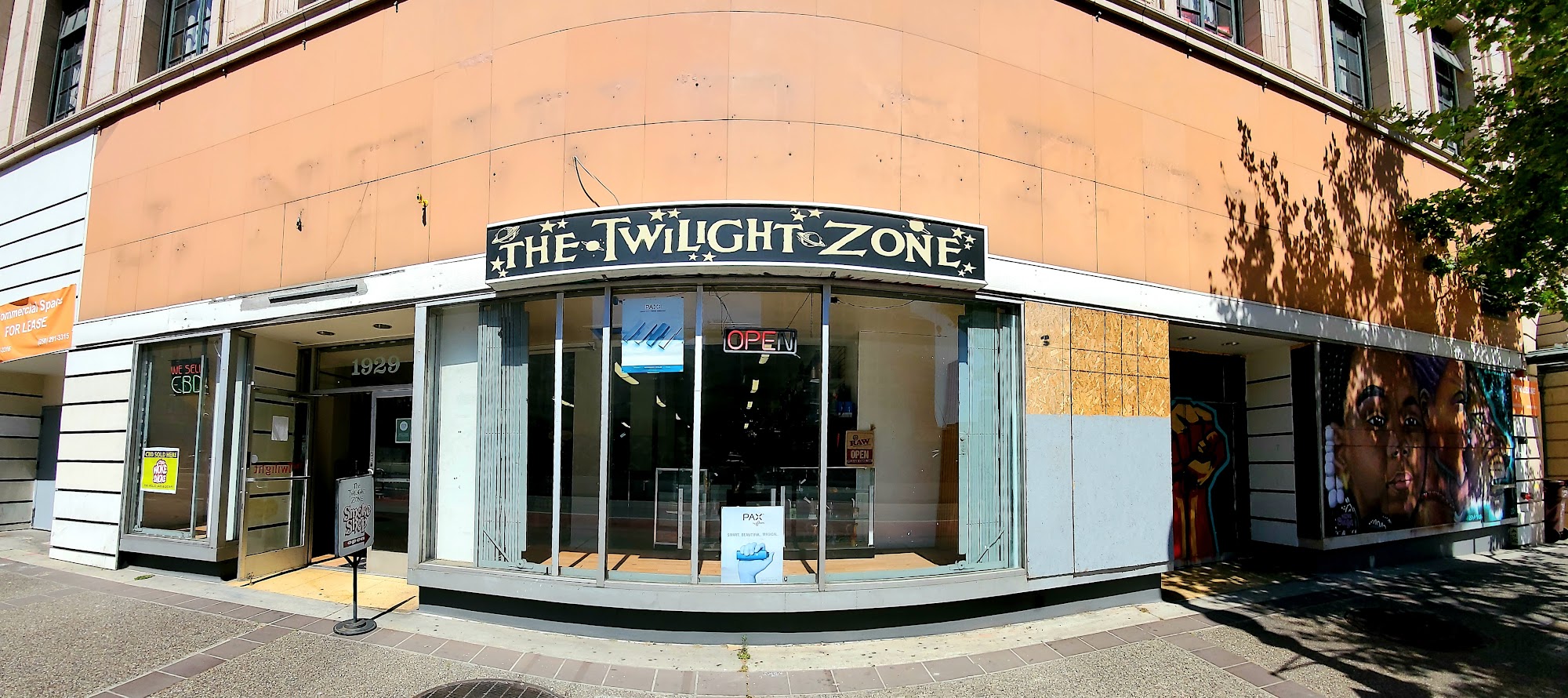 The Twilight Zone - Smoke Shop