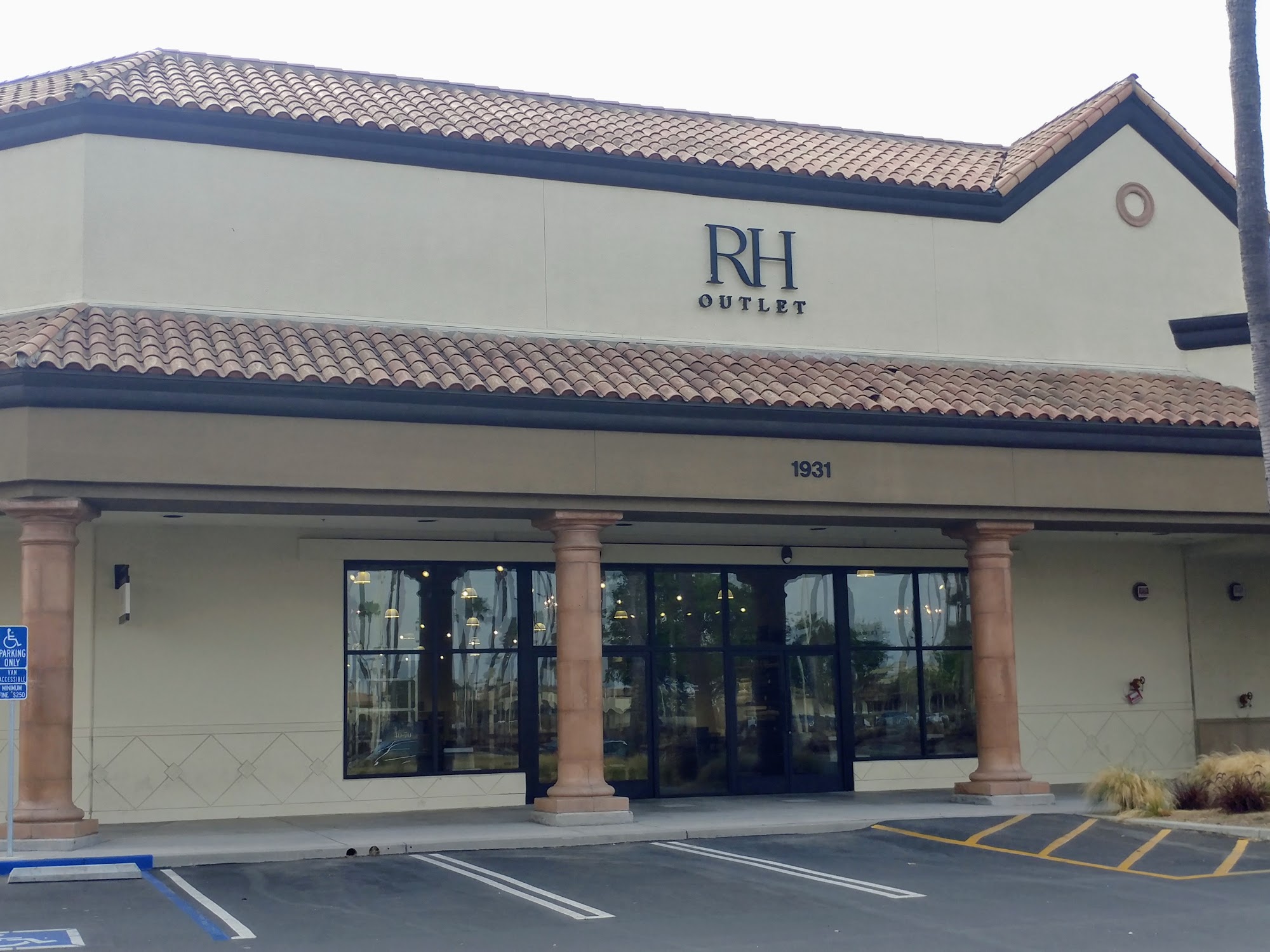 RH Outlet Oxnard