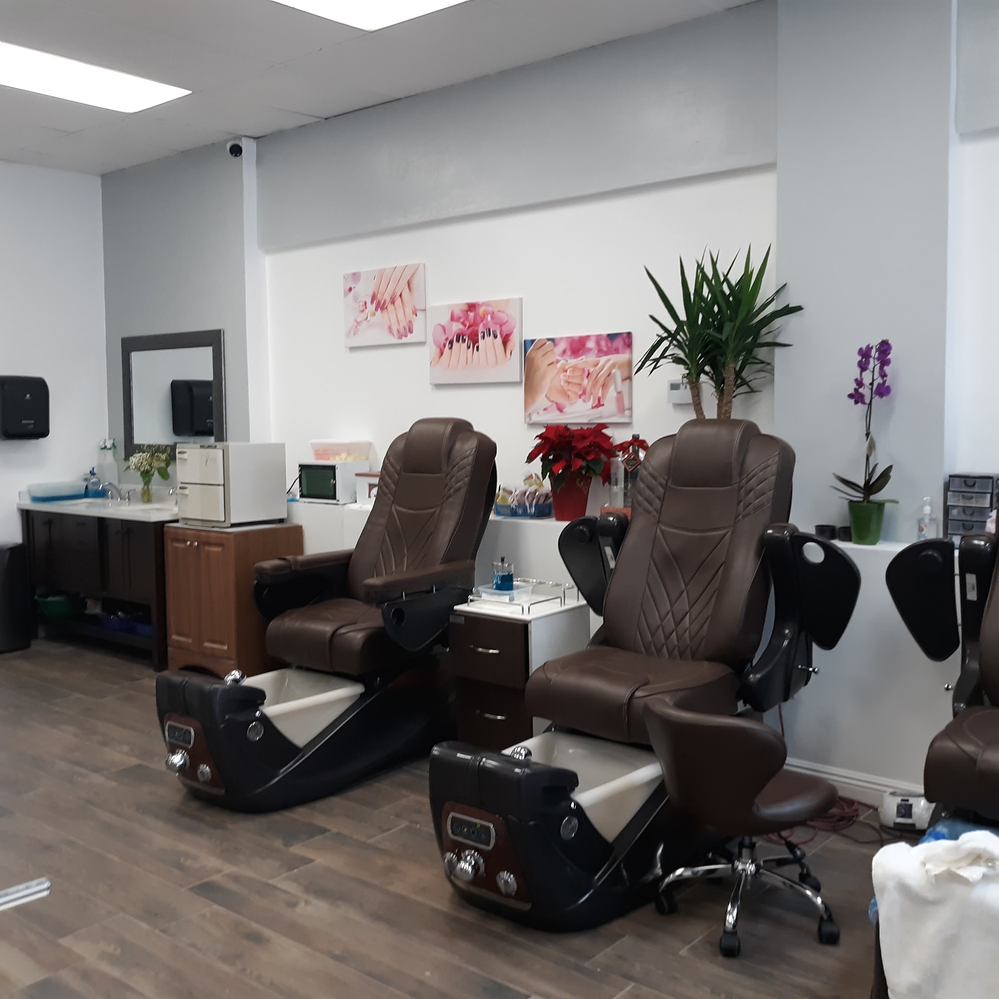 Luxer Nails And Spa