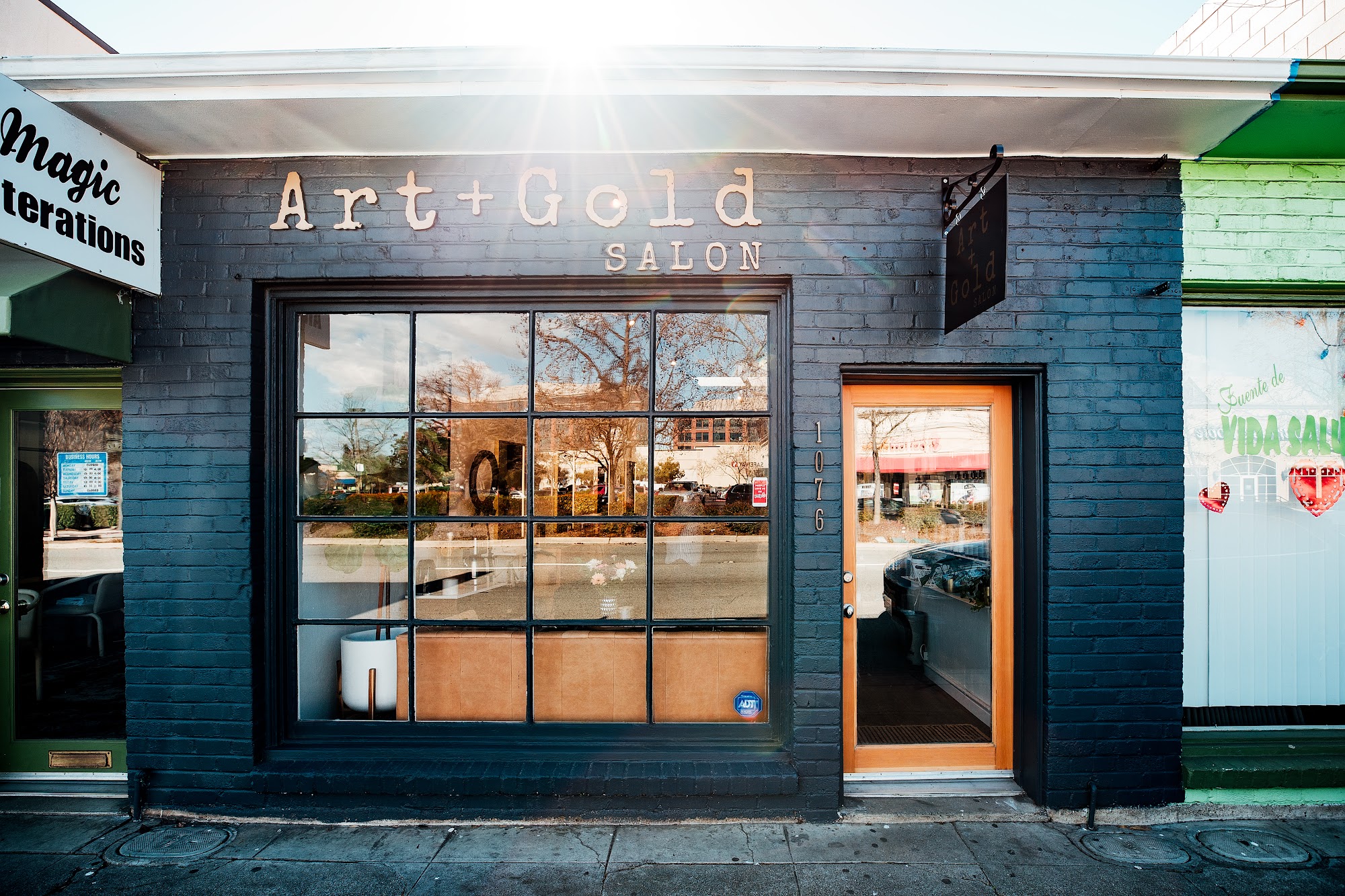 Art + Gold Salon