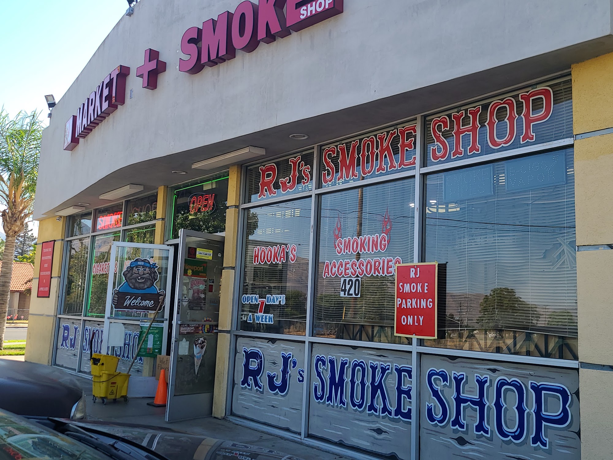 R J Smoke Shop