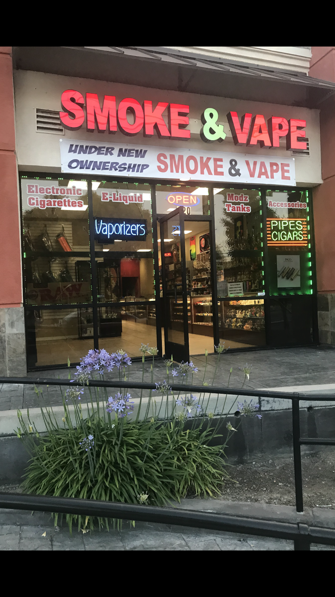 Happy’s Smoke Shop