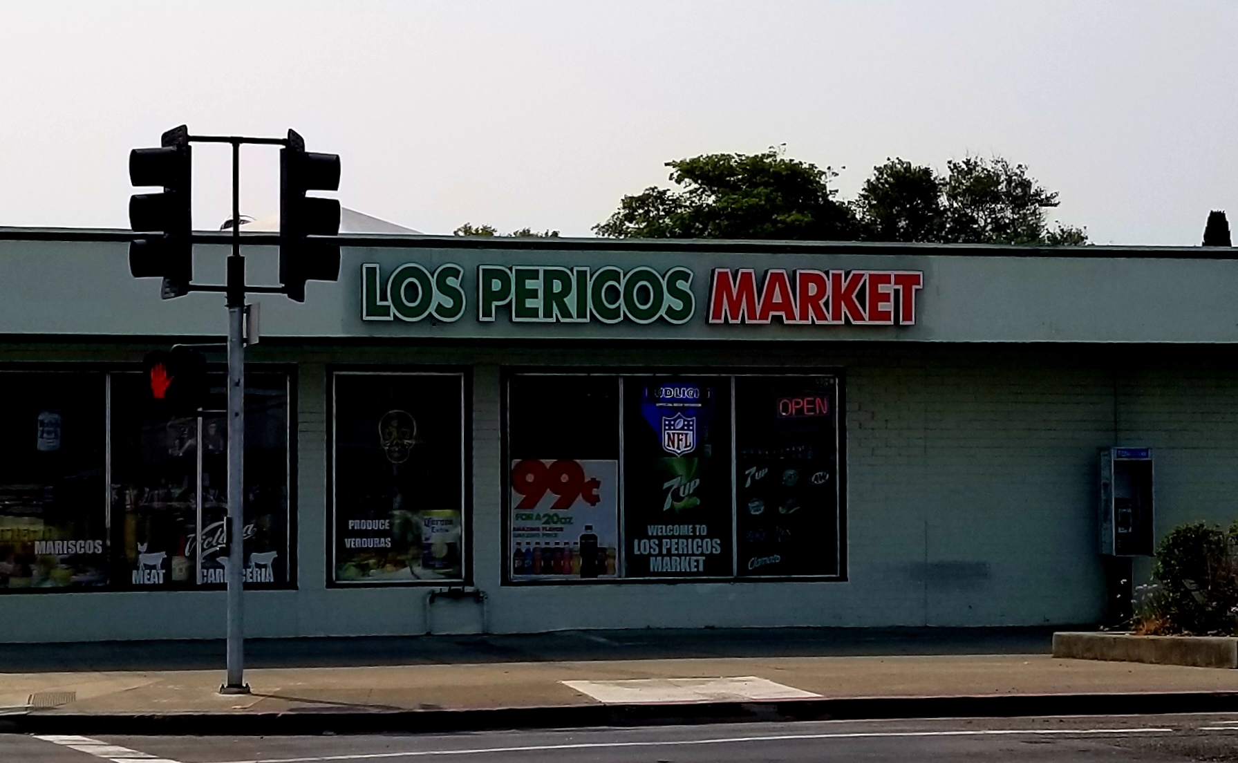 Los Pericos Market