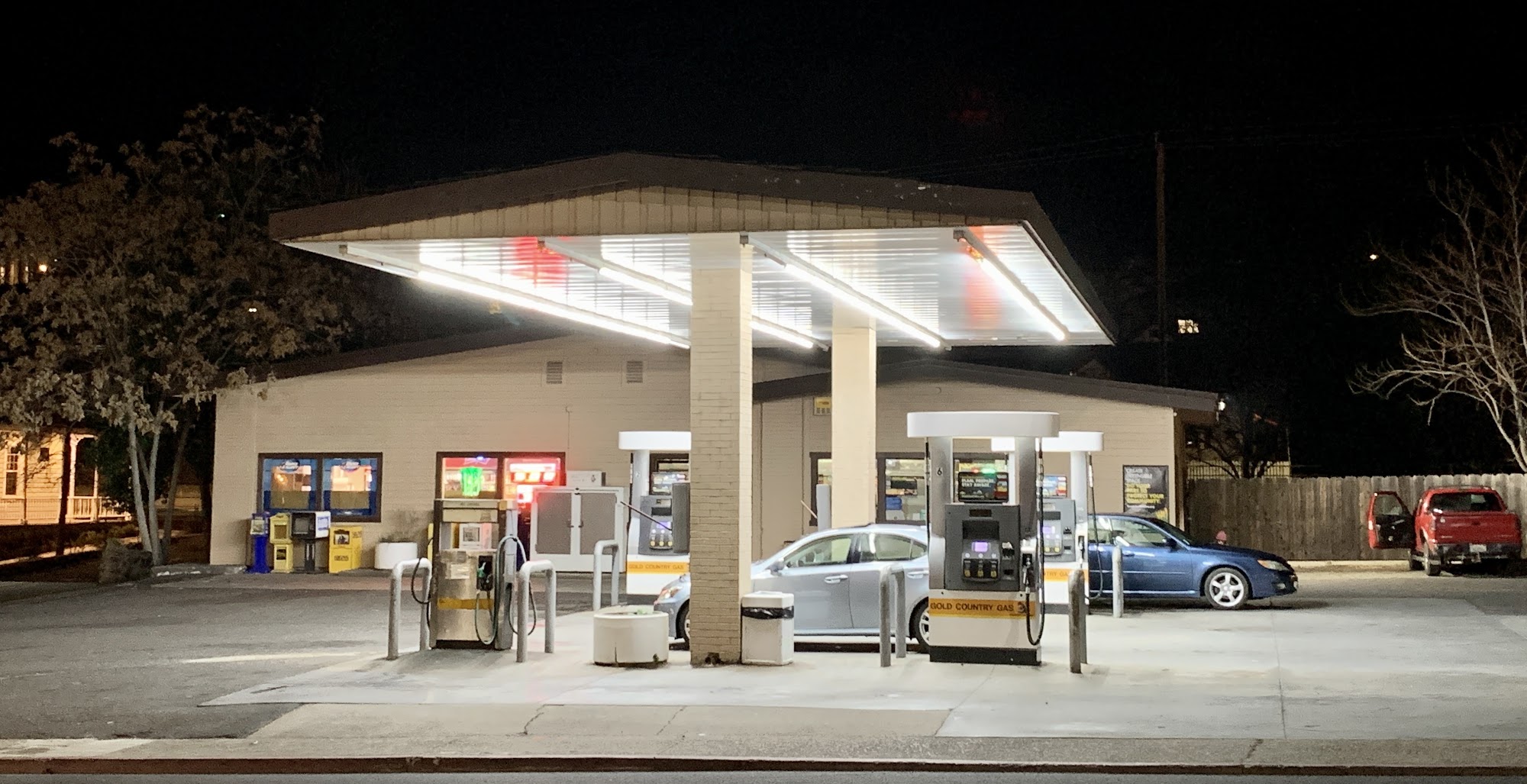 Gold Country Gas - Unbranded station