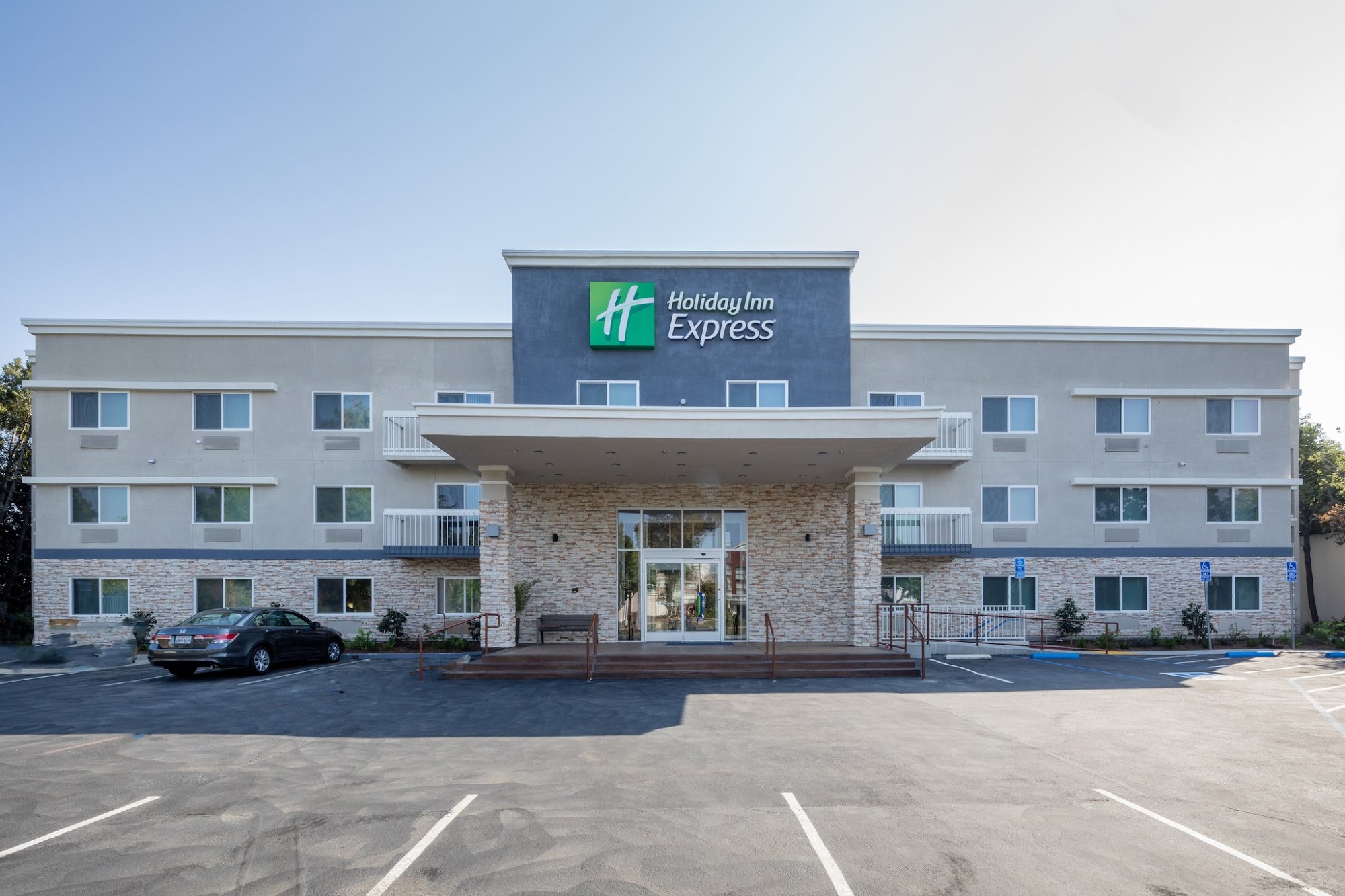 Holiday Inn Express Sunnyvale - Silicon Valley, an IHG Hotel