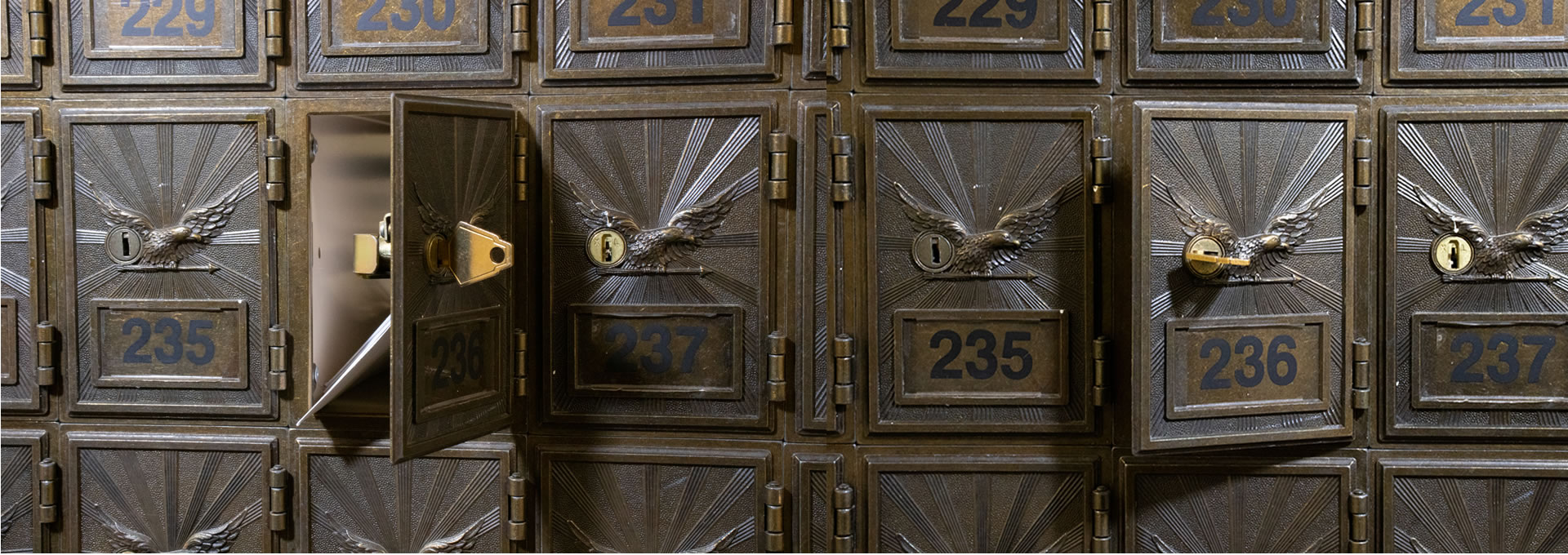 WALL STREET MAILBOXES