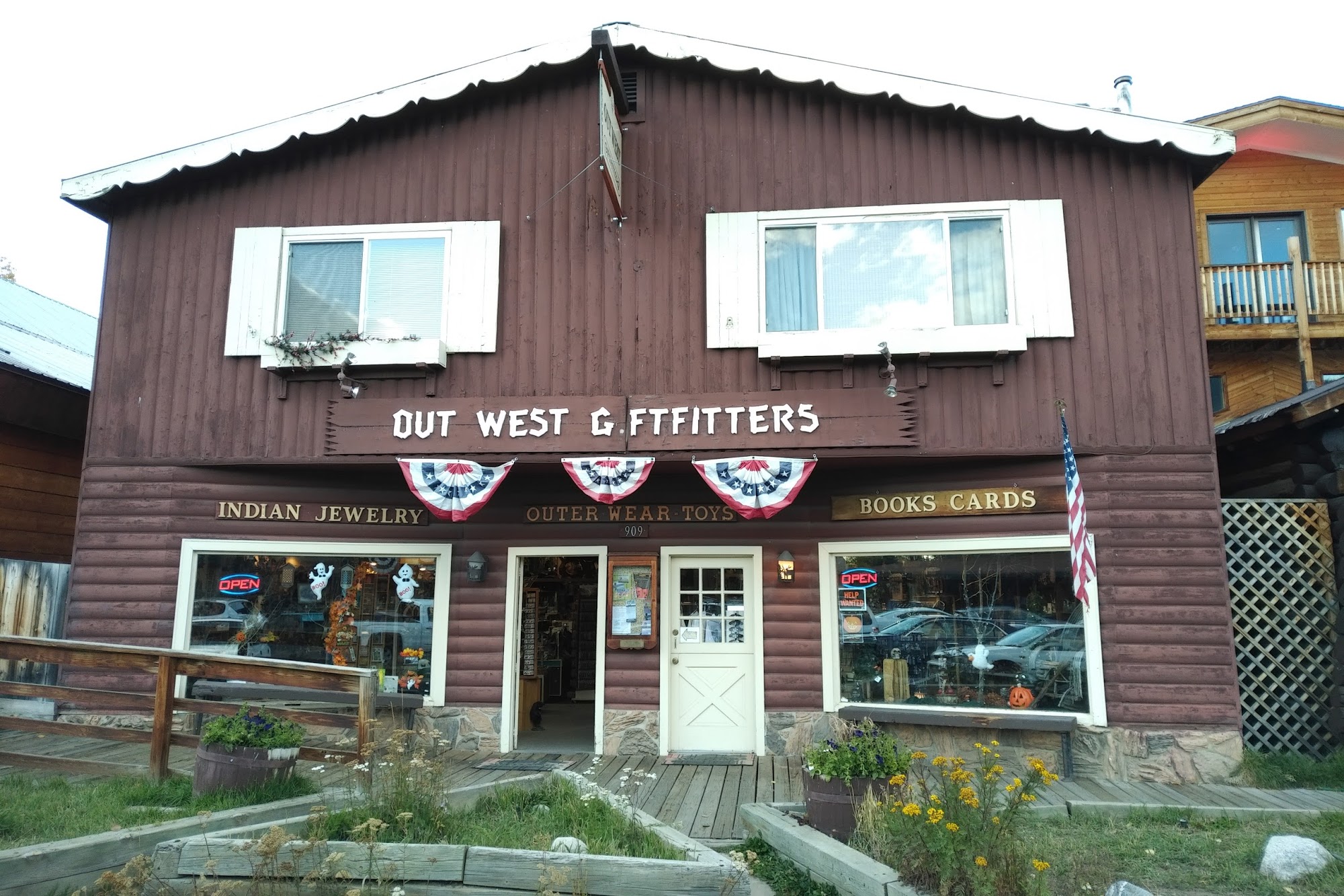 Out West Giftfitters