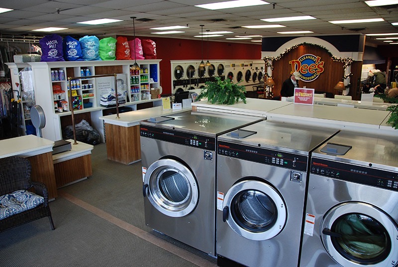 Dee's Cleaners & Laundromat