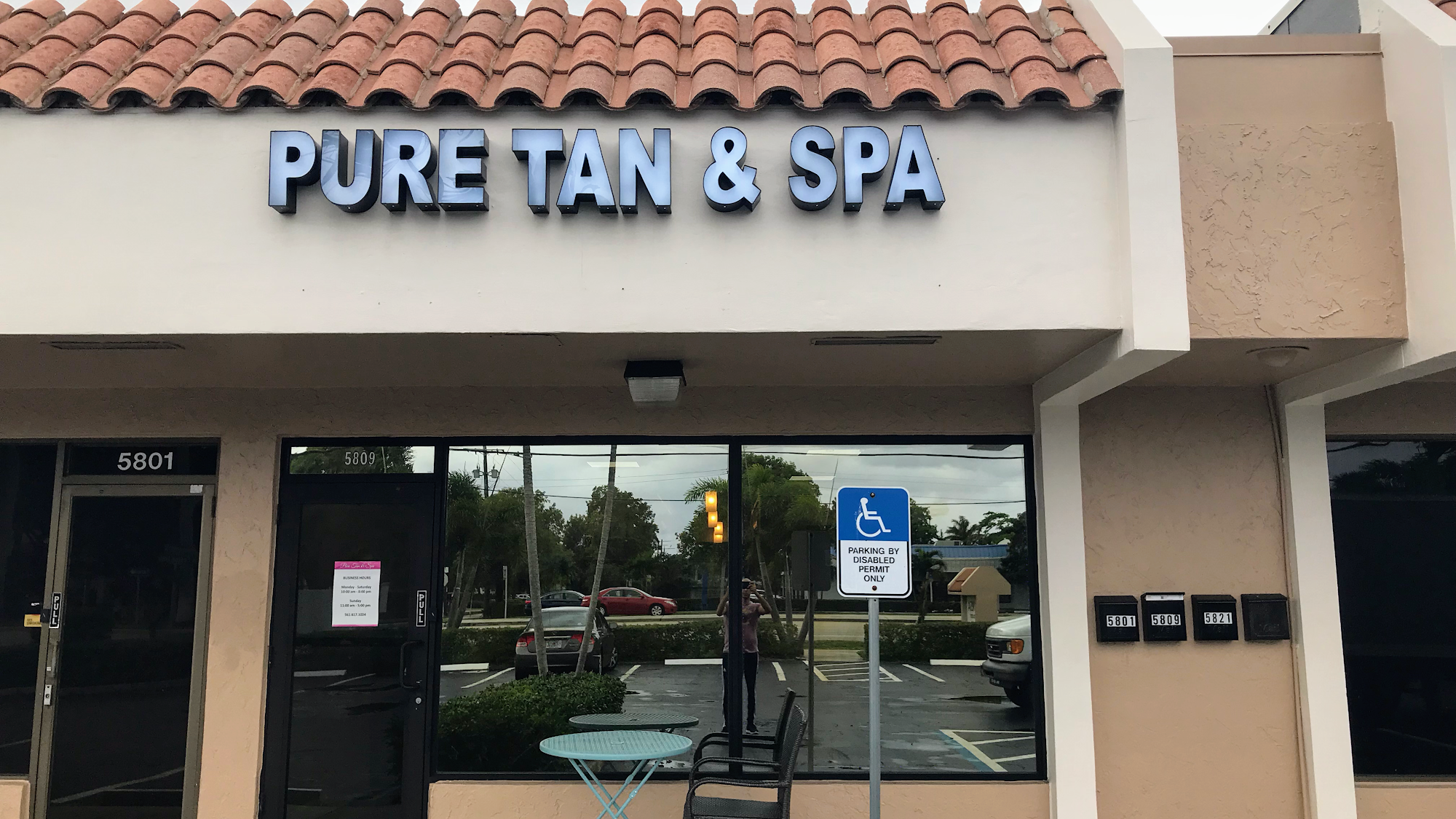 Pure tan & spa