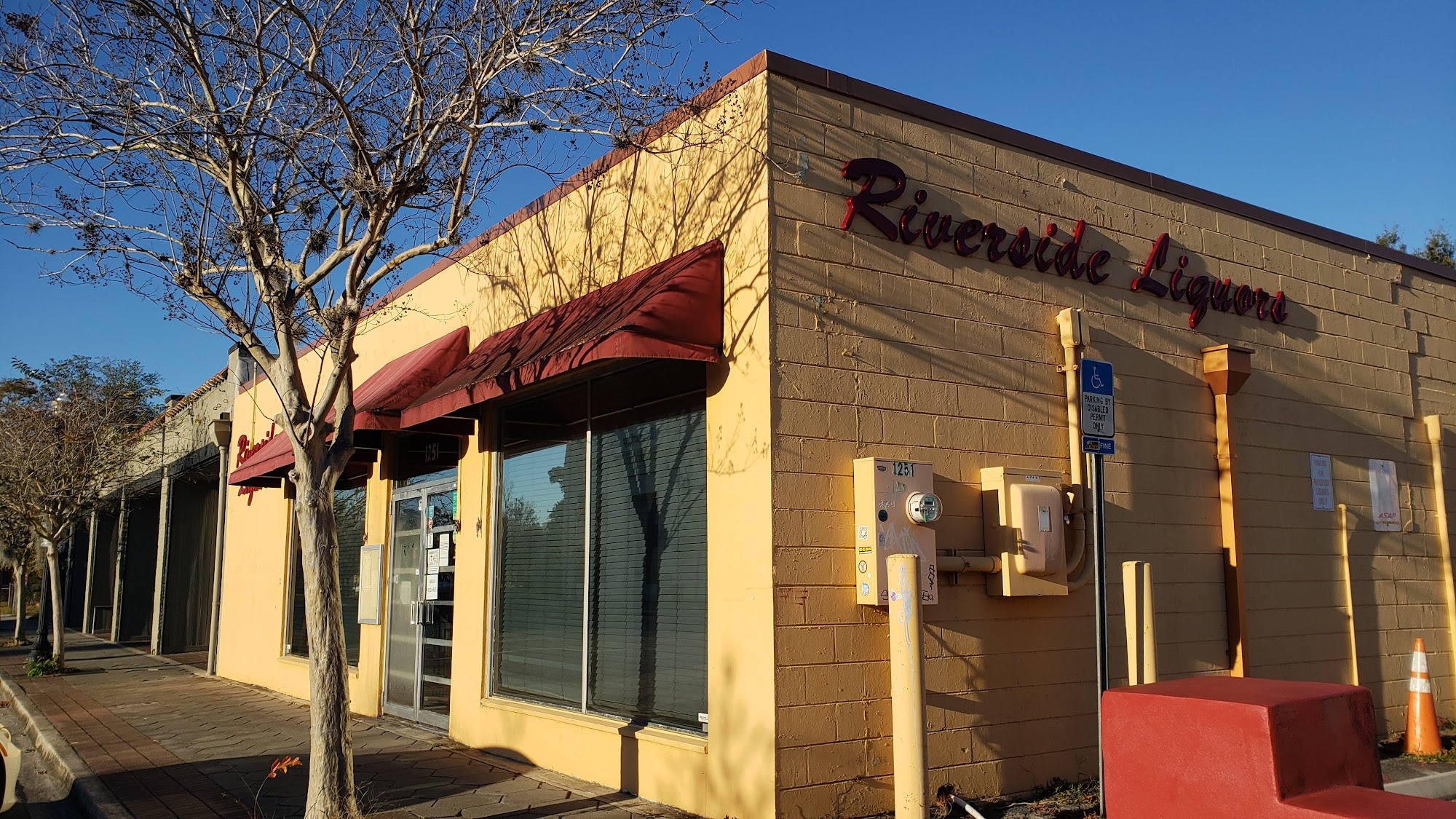 Riverside Liquors & The Restaurant in Riverside