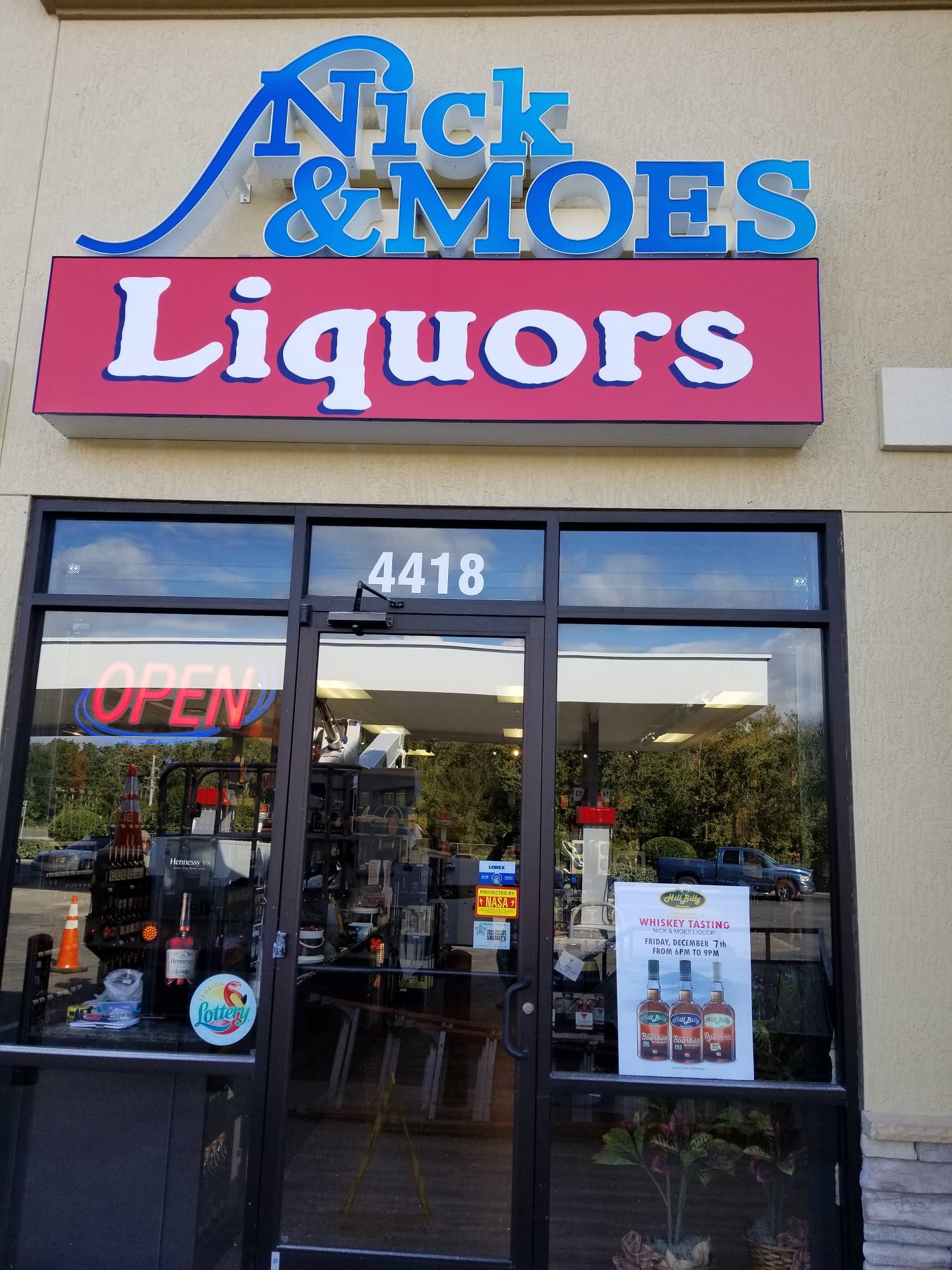 Nick & Moes Liquor