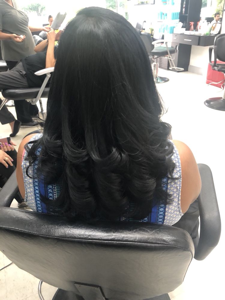 Hollywood’s Way salon ‘Felicia The stylist