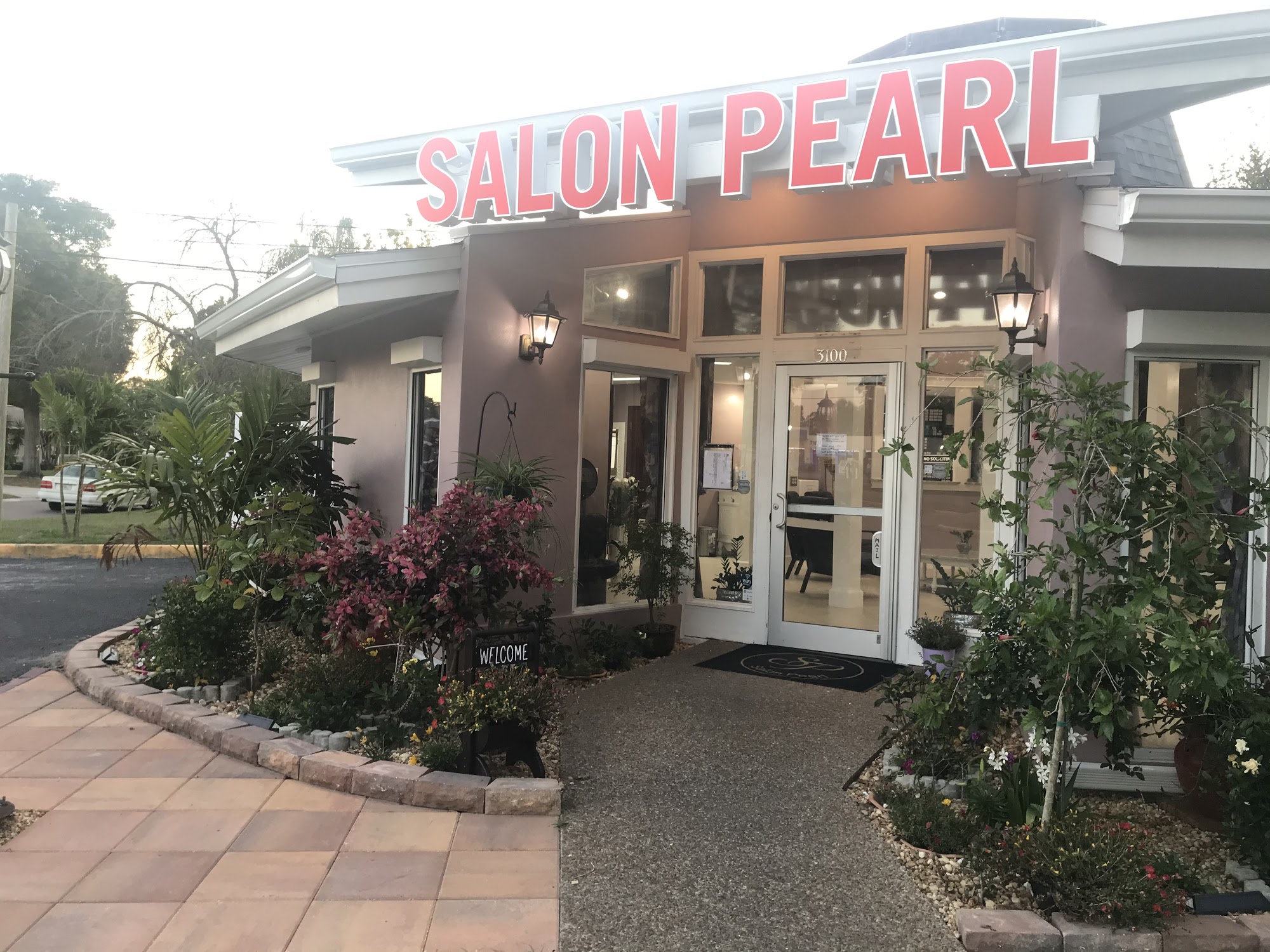 Salon Pearl