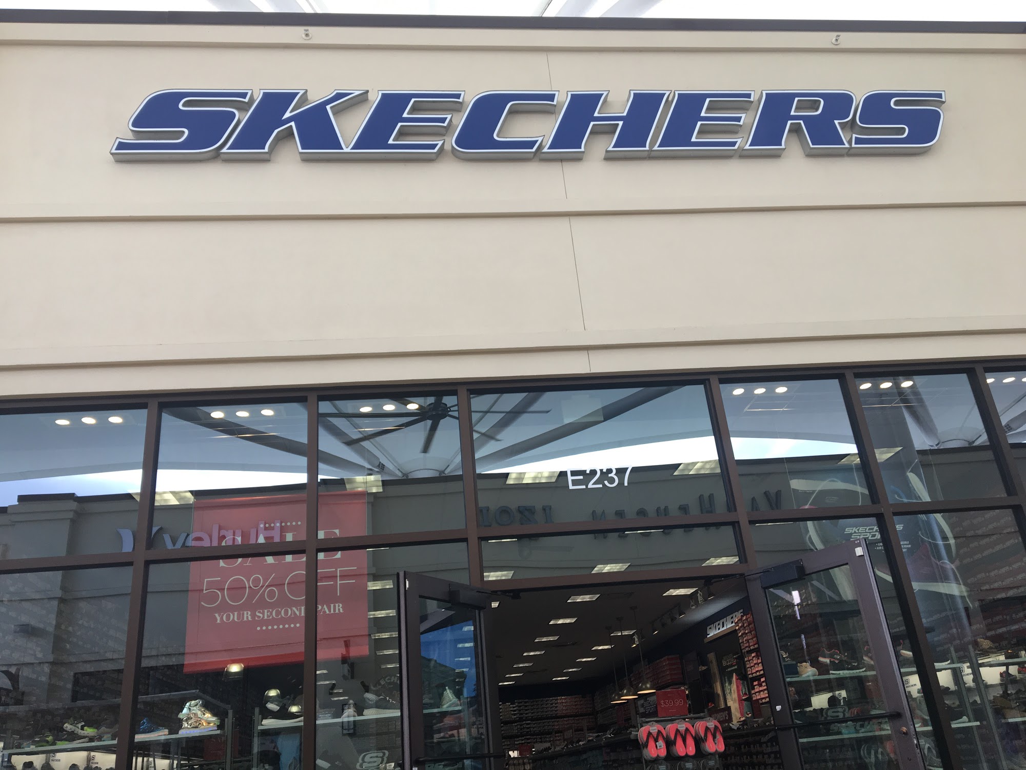 SKECHERS Factory Outlet