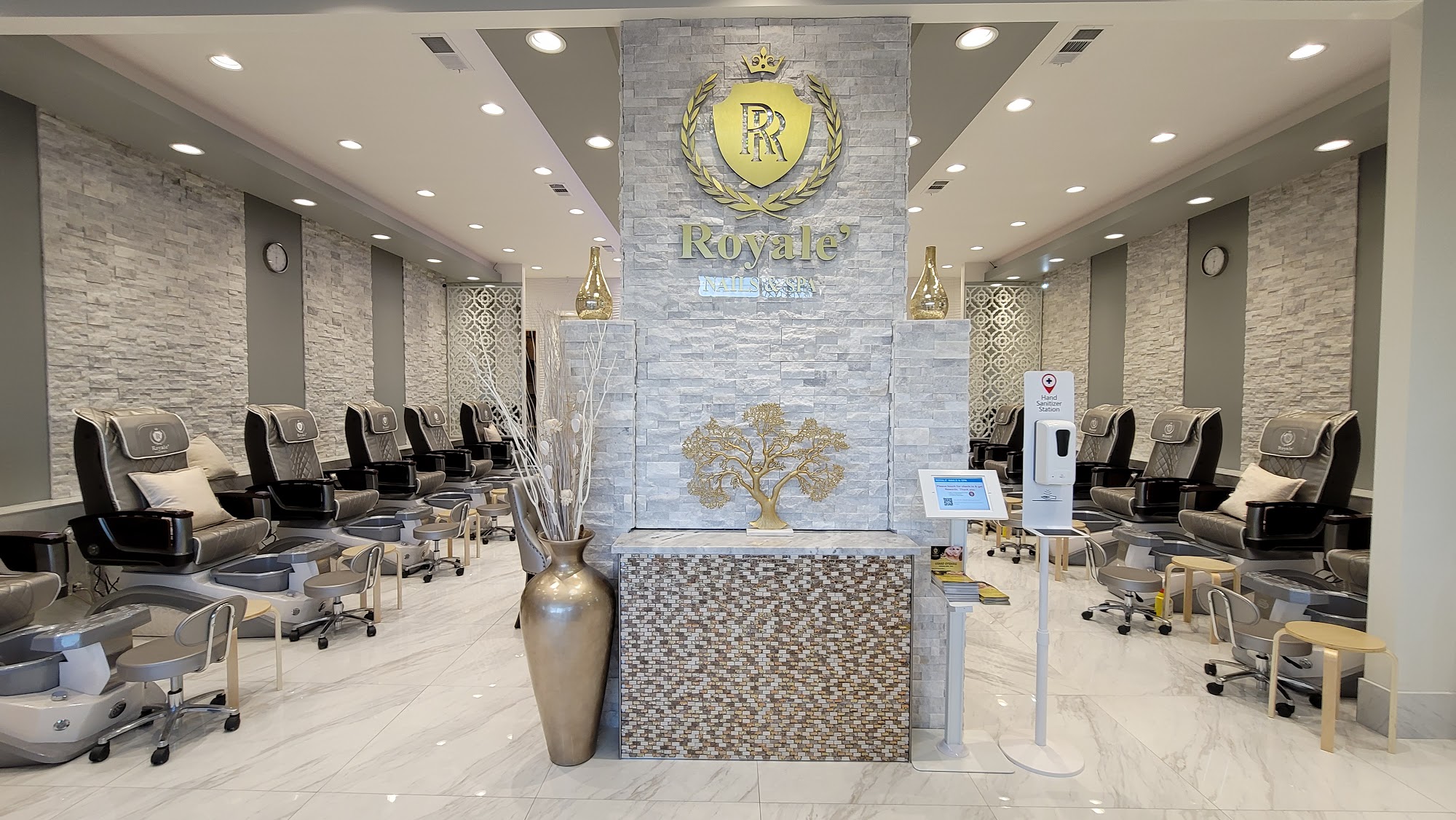 Royale' Nails & Spa 2