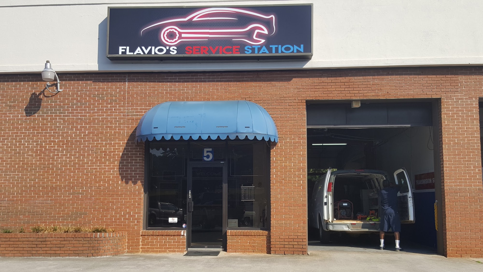 Flavio's Service Station