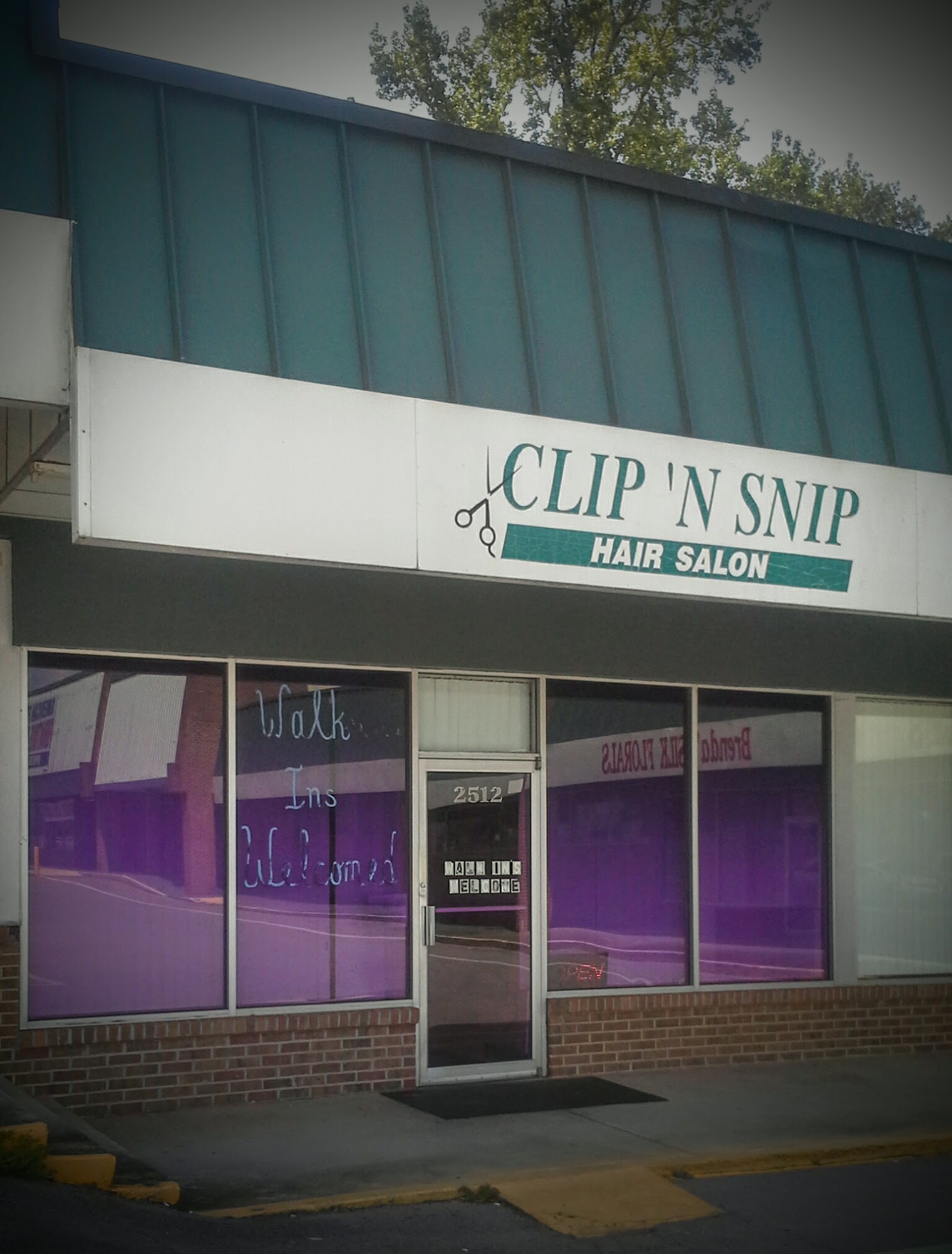 Clip N Snip Hair Concepts