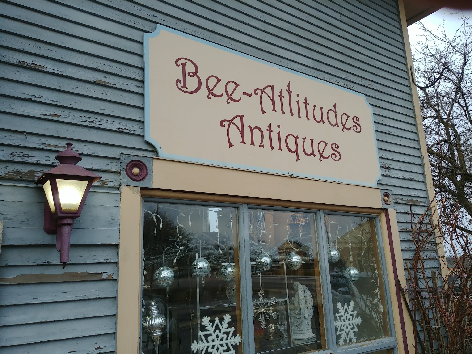 Bee-Attitudes Antiques