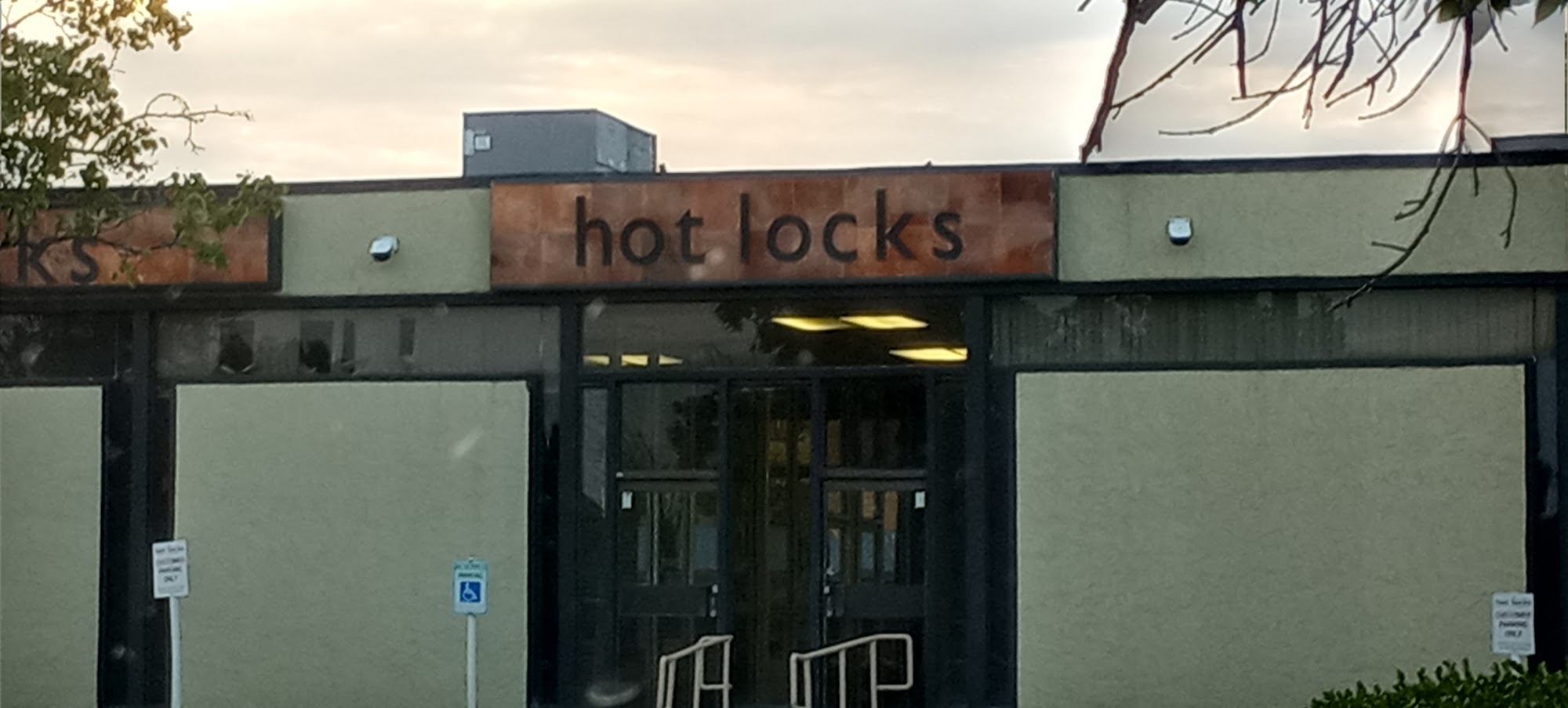 Hot Locks Salon