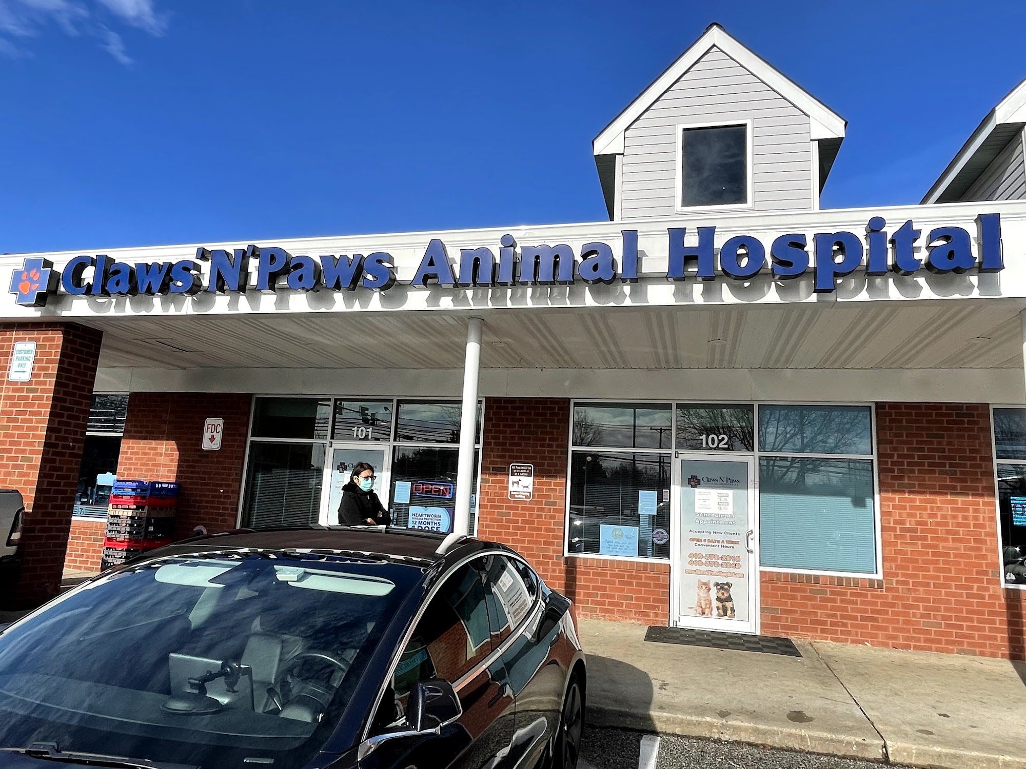 Claws N Paws Animal Hospital
