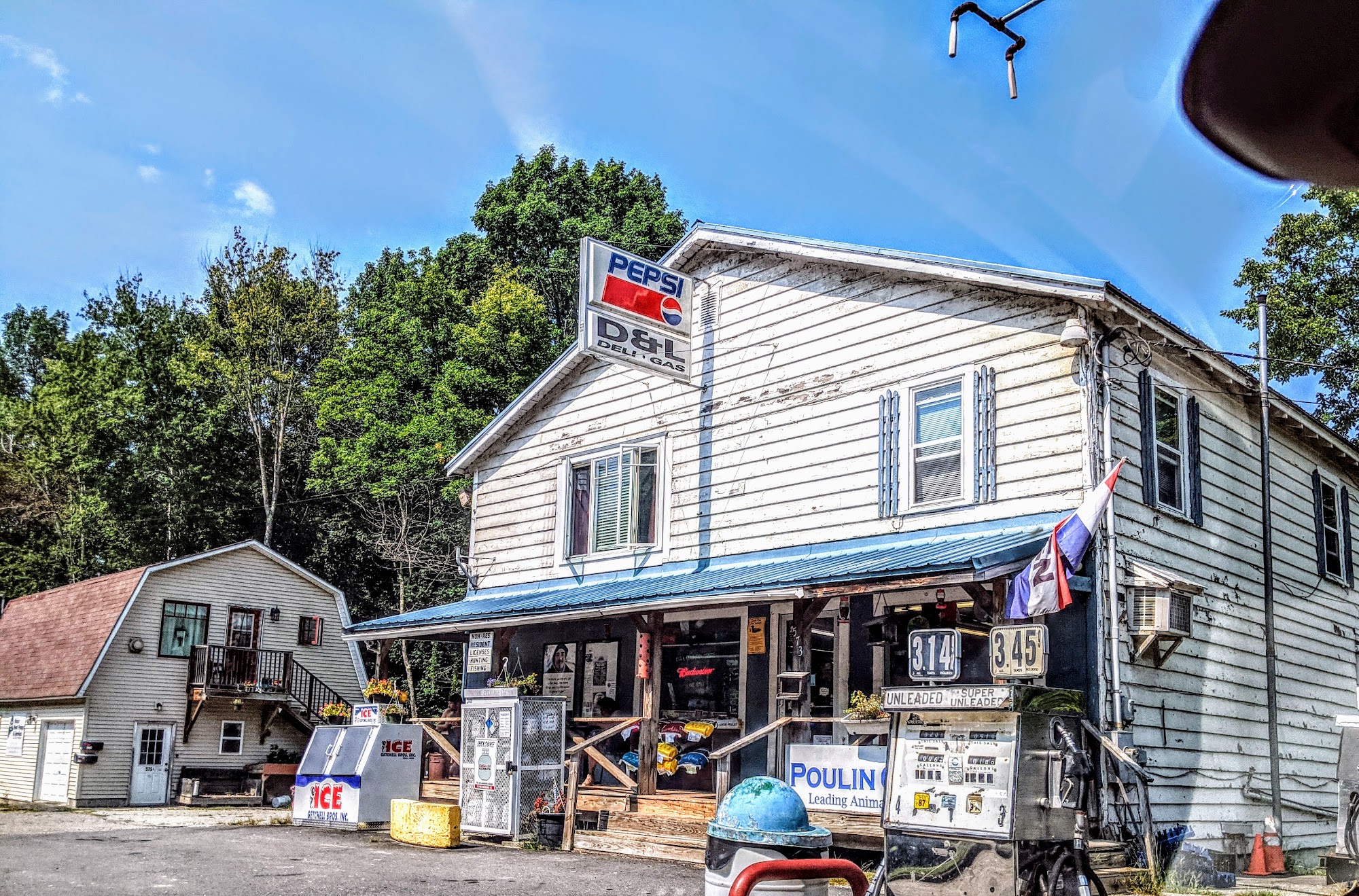 D & L Country Store