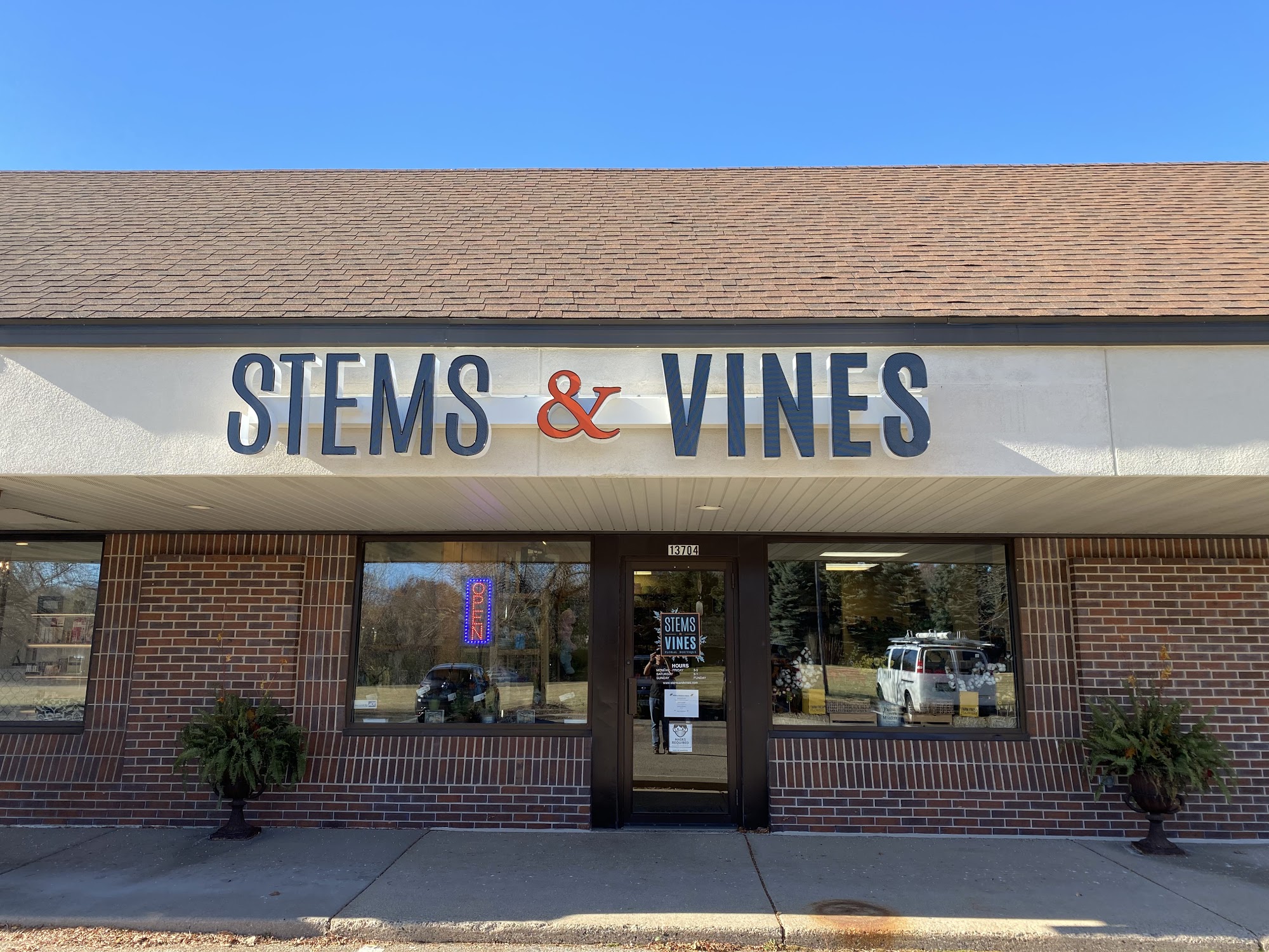 Stems & Vines Floral Boutique - Burnsville