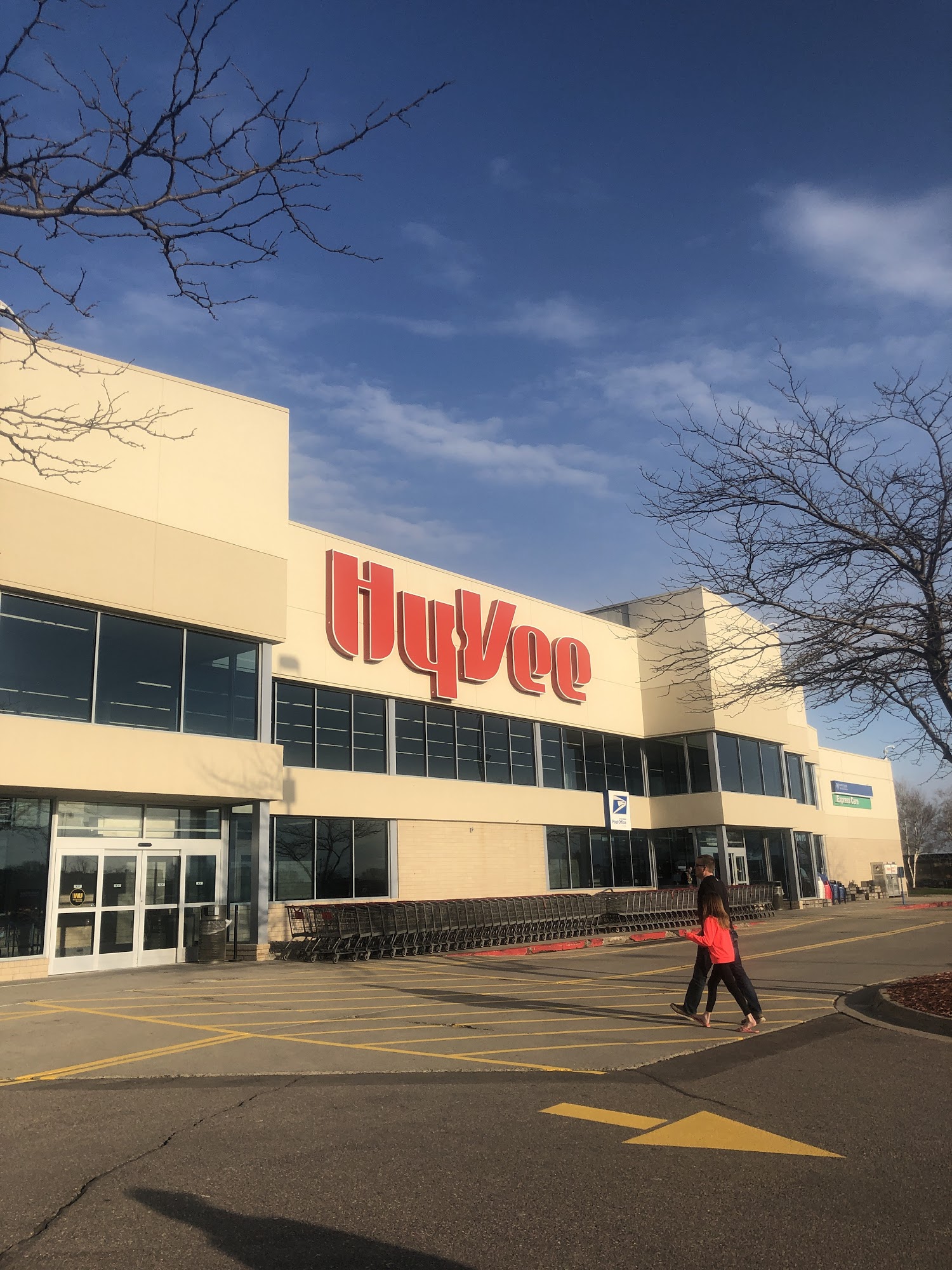 Hy-Vee Grocery Store