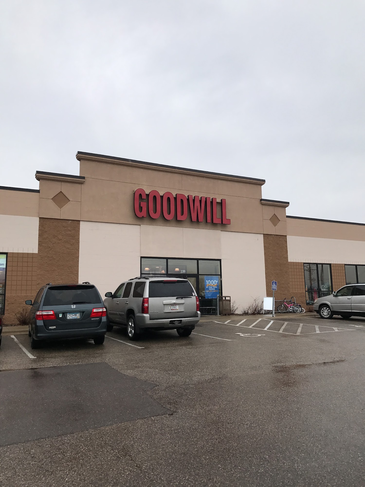 goodwill-rochester-south-239-28th-st-se-rochester-mn-hours