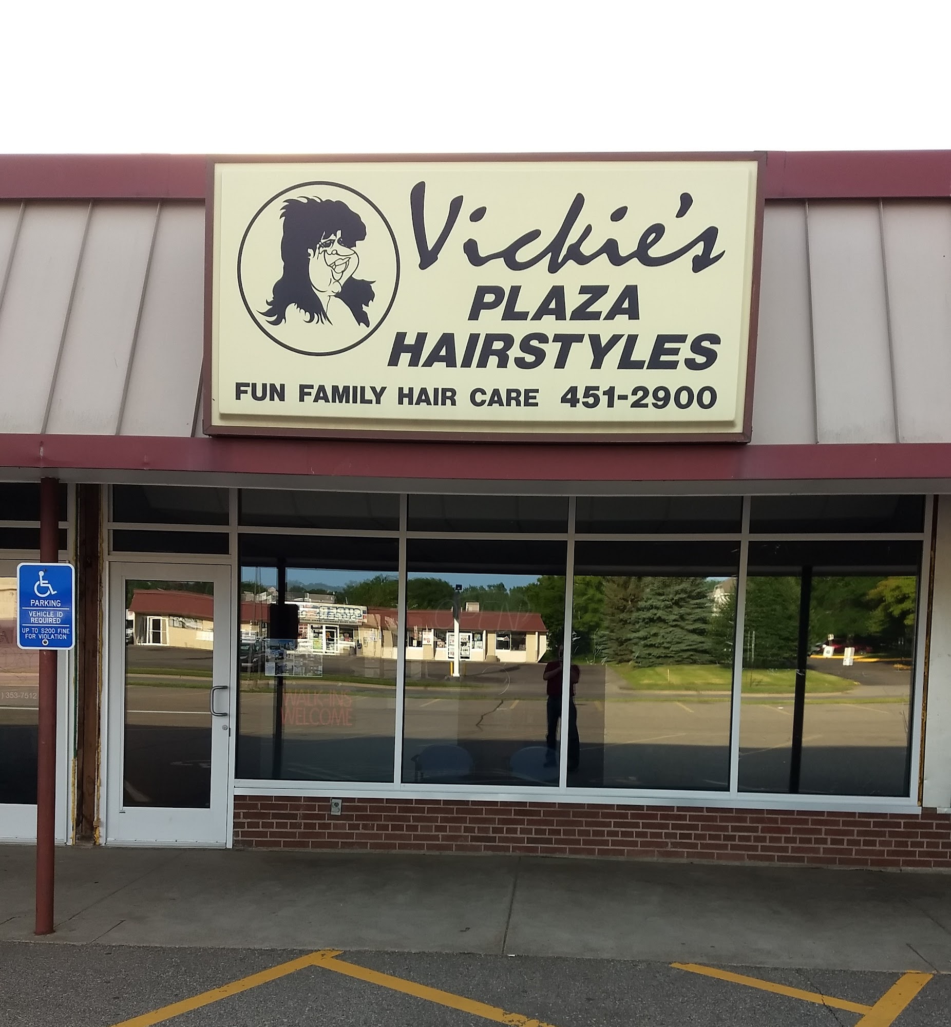 Vickie's Plaza Hairstyles 1525 5th Ave S, South St Paul Minnesota 55075