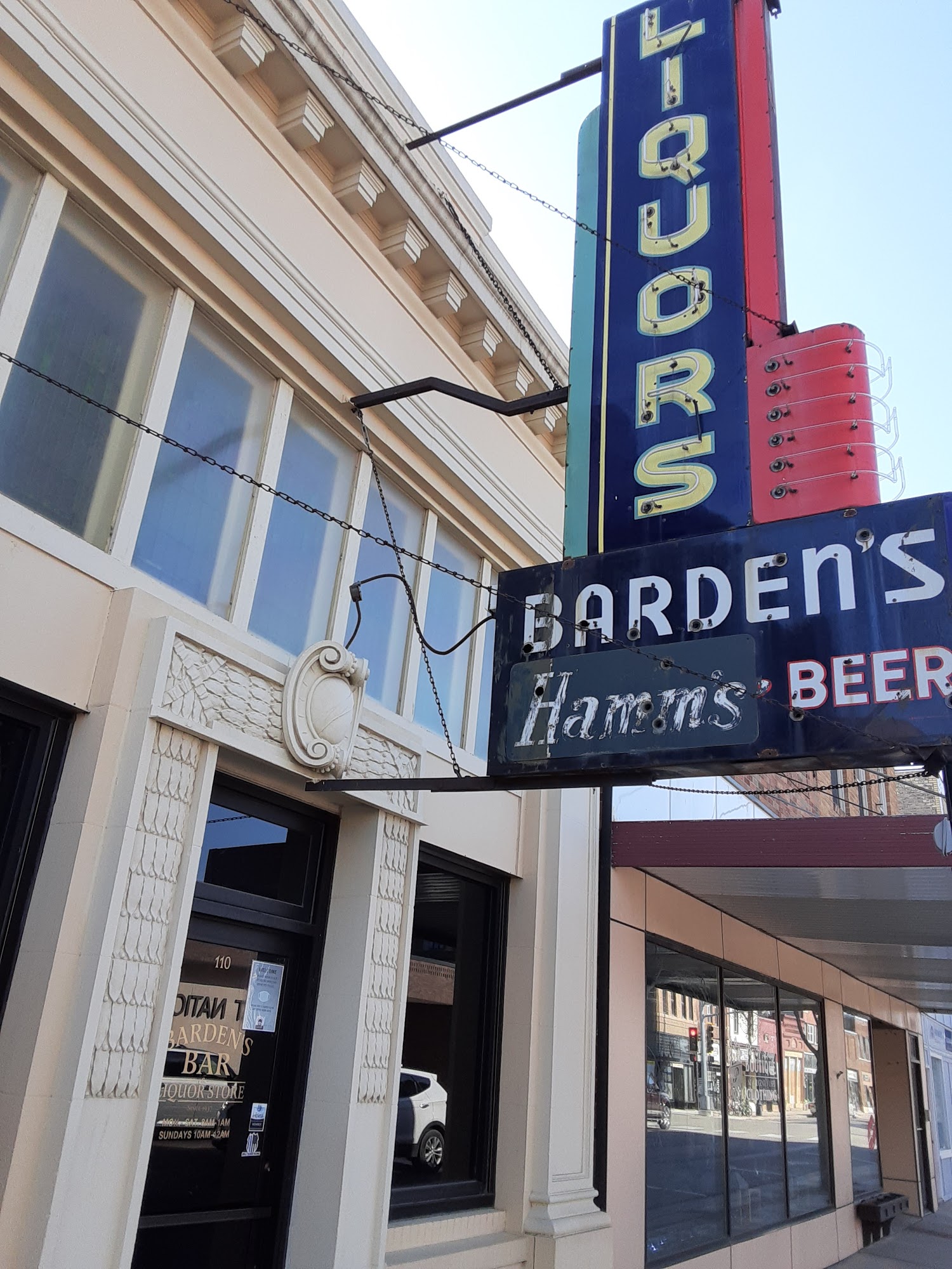 Bardens Bar And Liquor Store