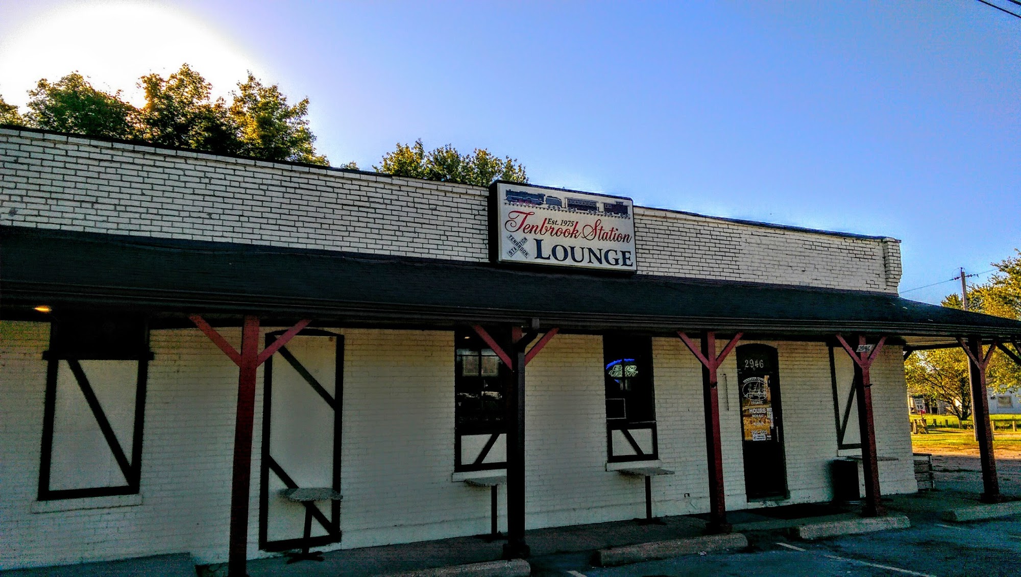 Tenbrook Station Lounge