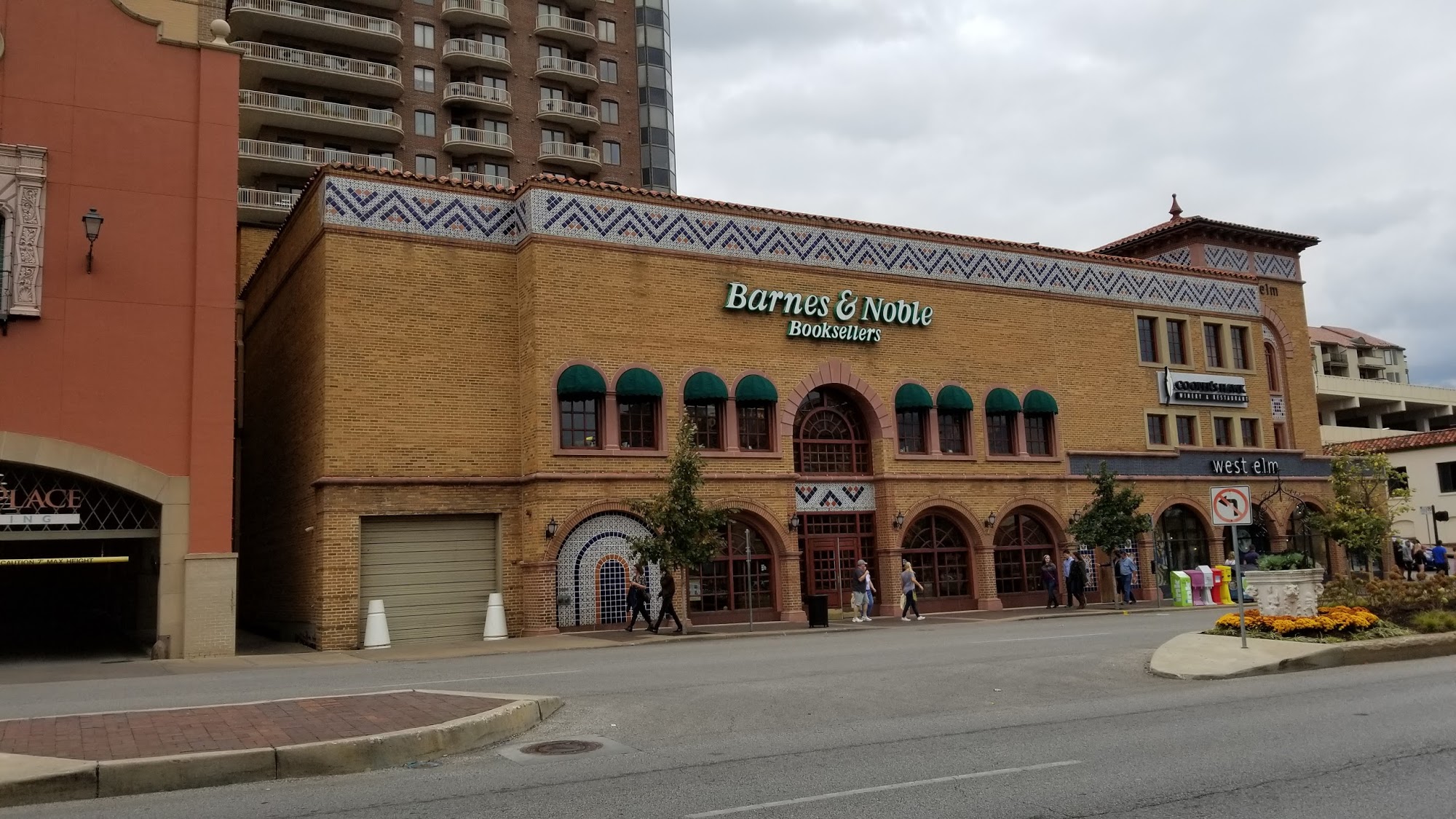 Barnes & Noble Booksellers Country Club Plaza