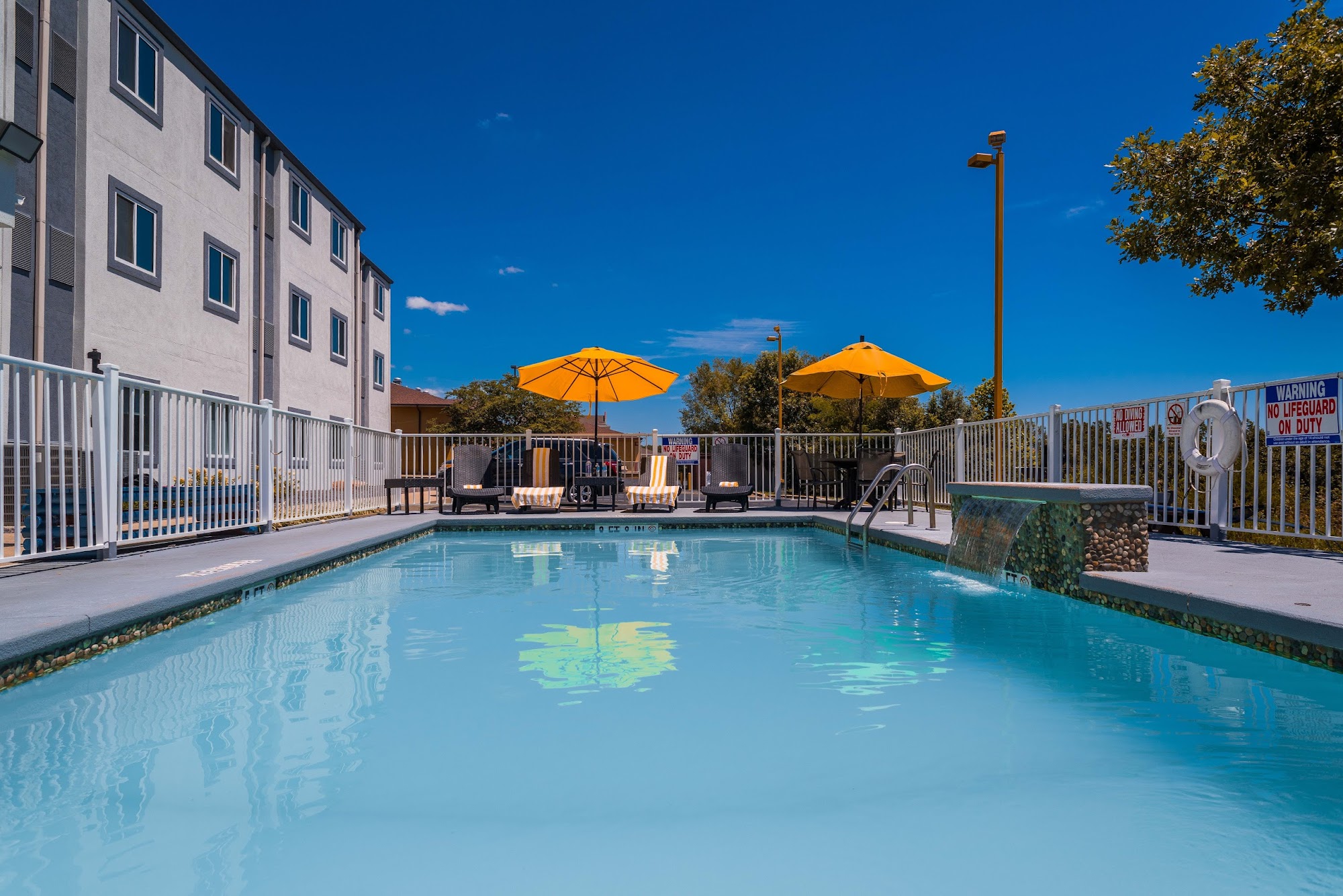 Studio Z Extended Stay Hotel & Lounge