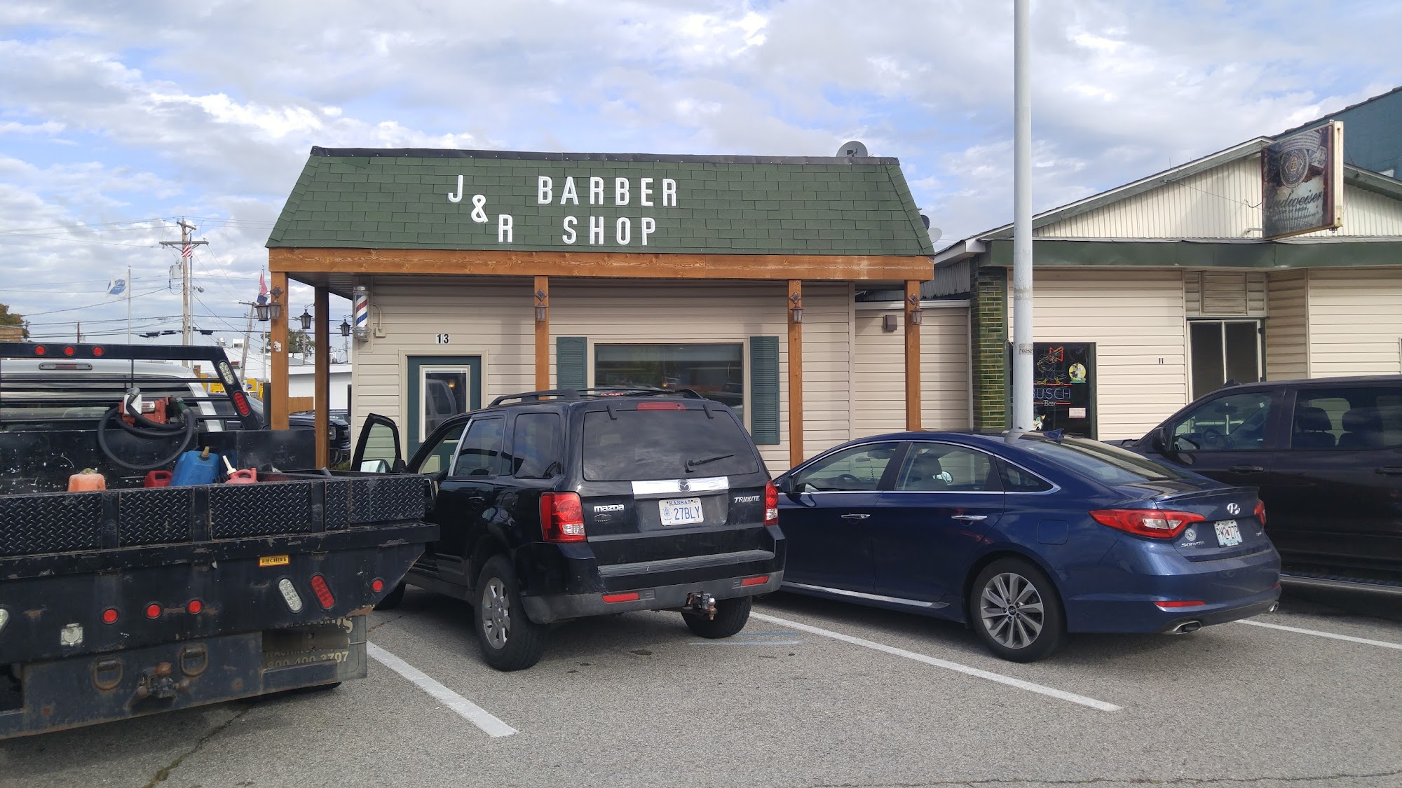 J & R Barber Shop
