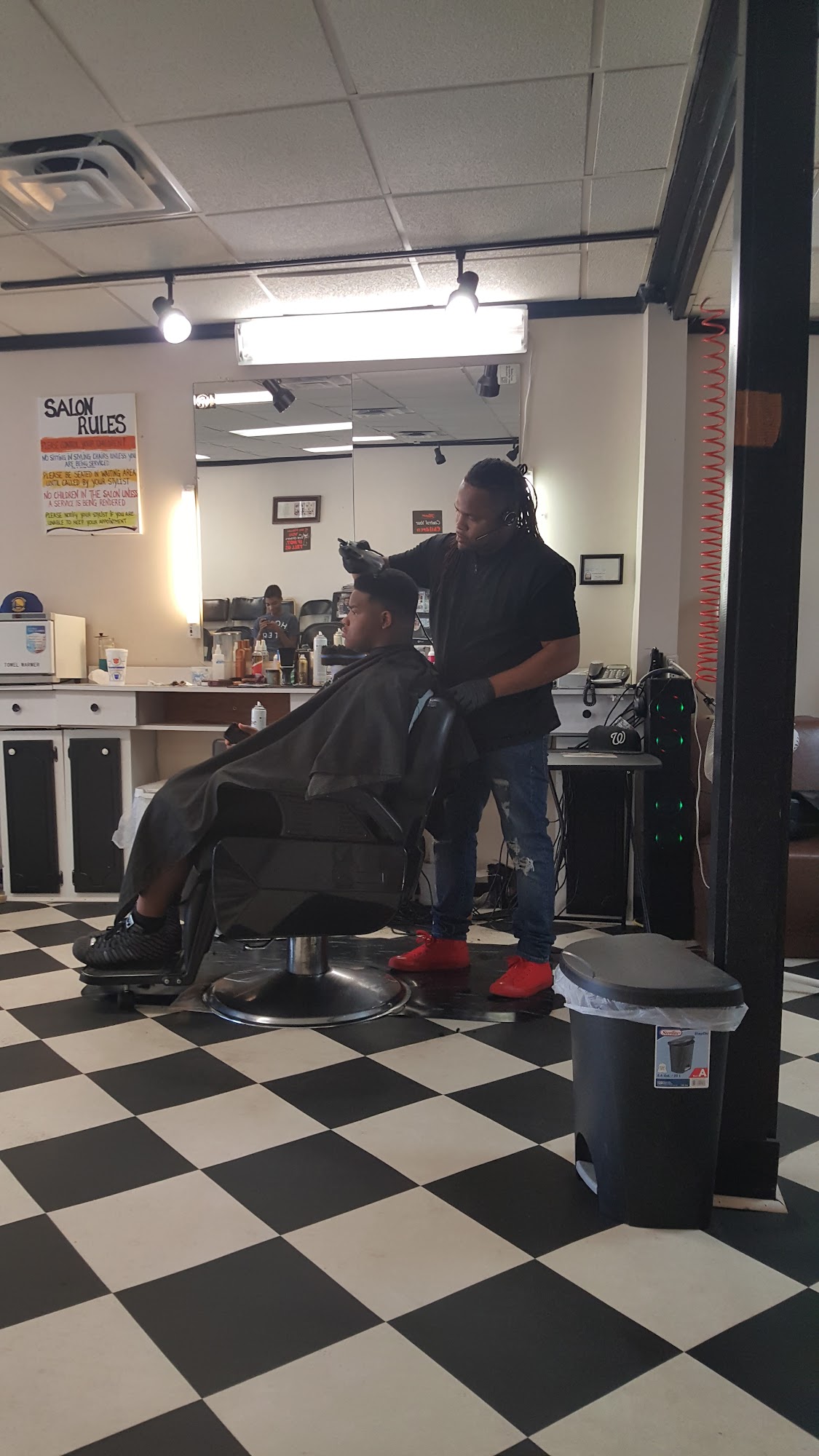 Mae's Chateau Beauty Salon/ In & Out Barber Shop