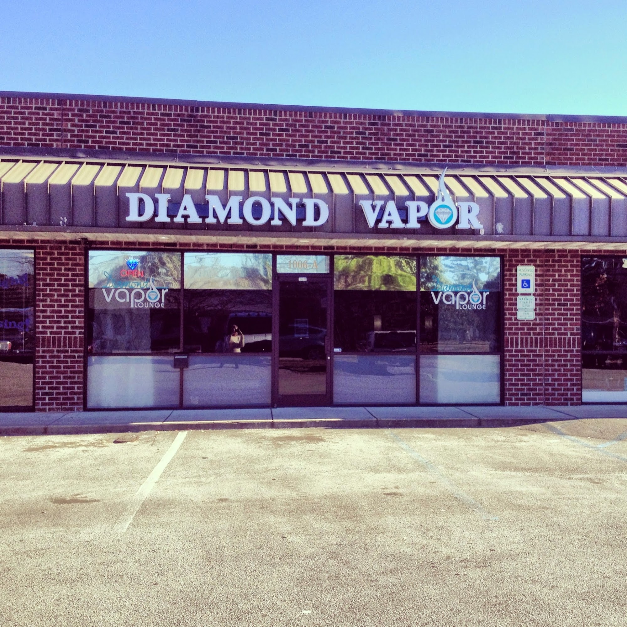 Diamond Tek Vapor Lounge