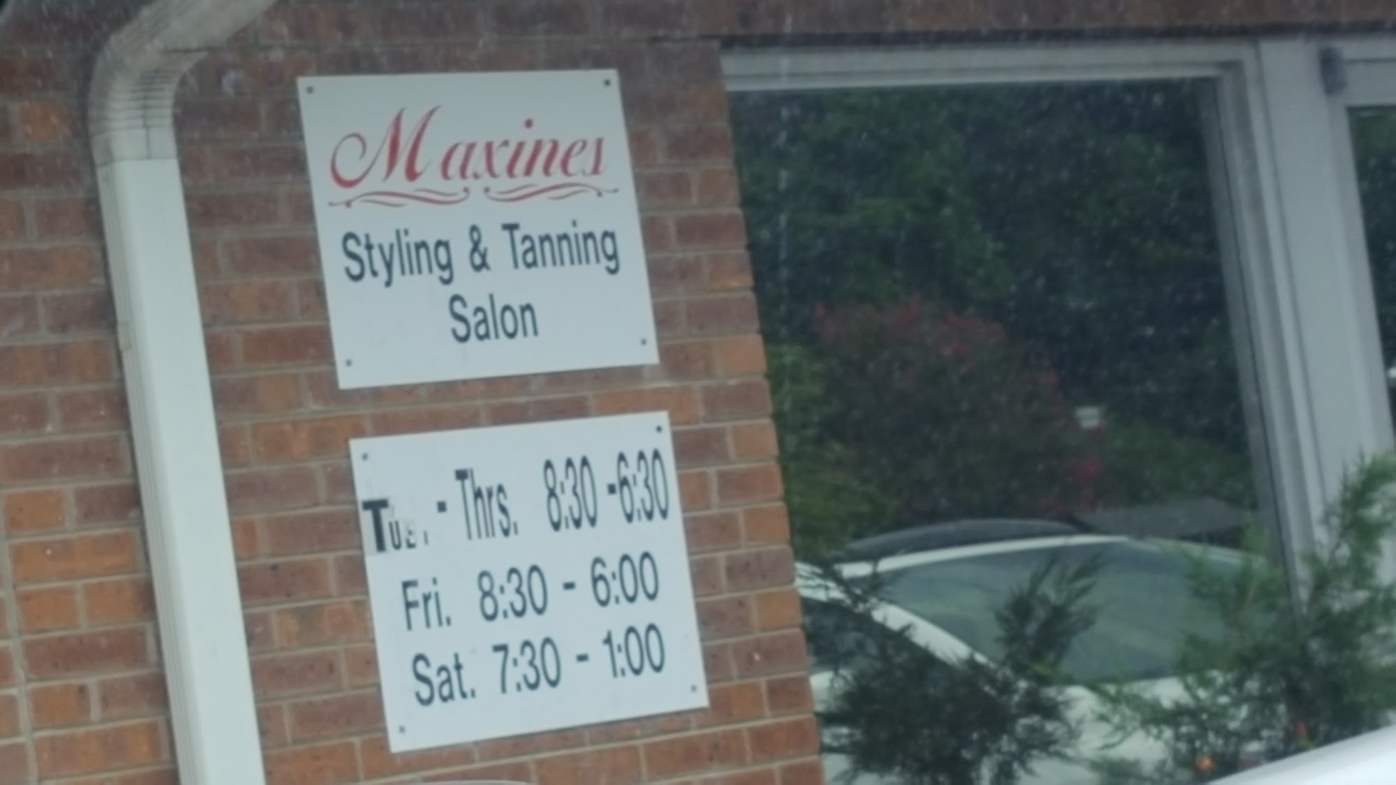Maxine's Styling Salon